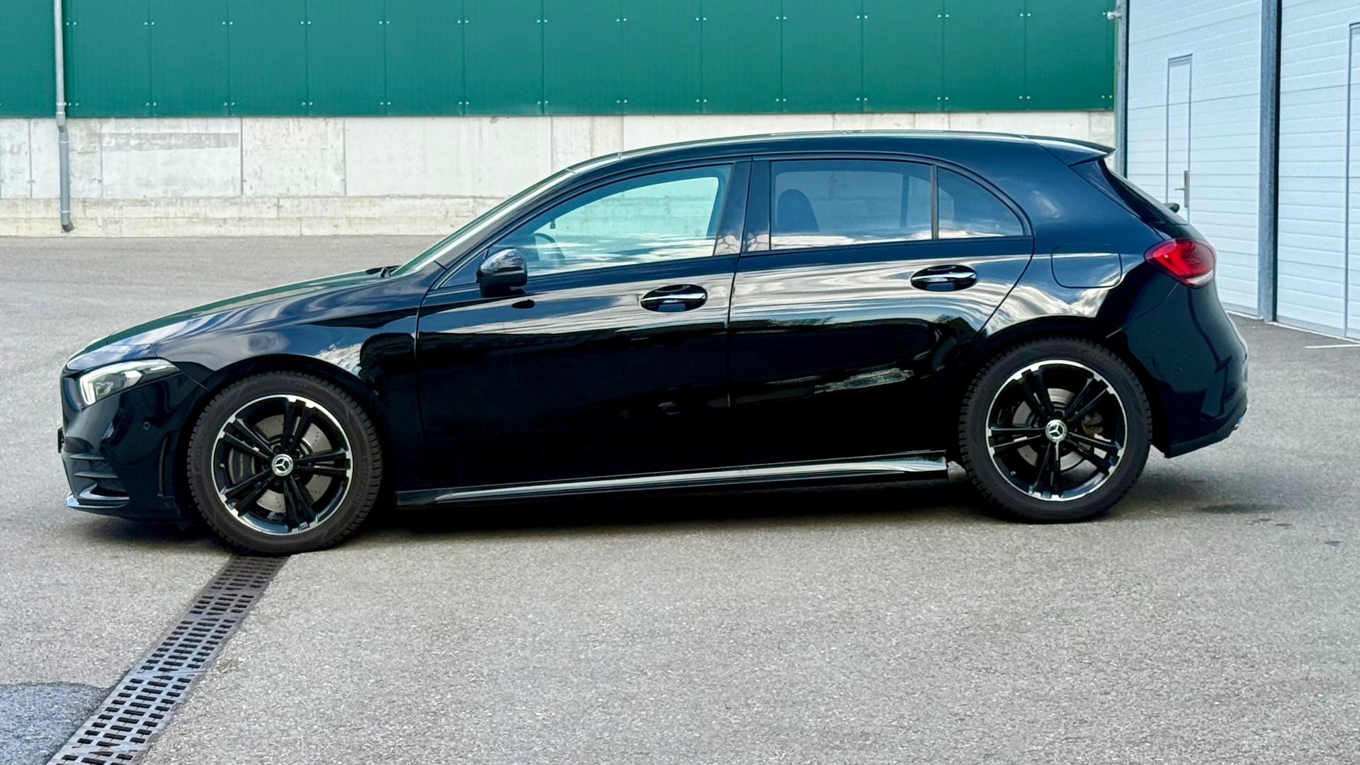 MERCEDES-BENZ A 250 4Matic AMG Line 4Matic 7G-DCT-image-3