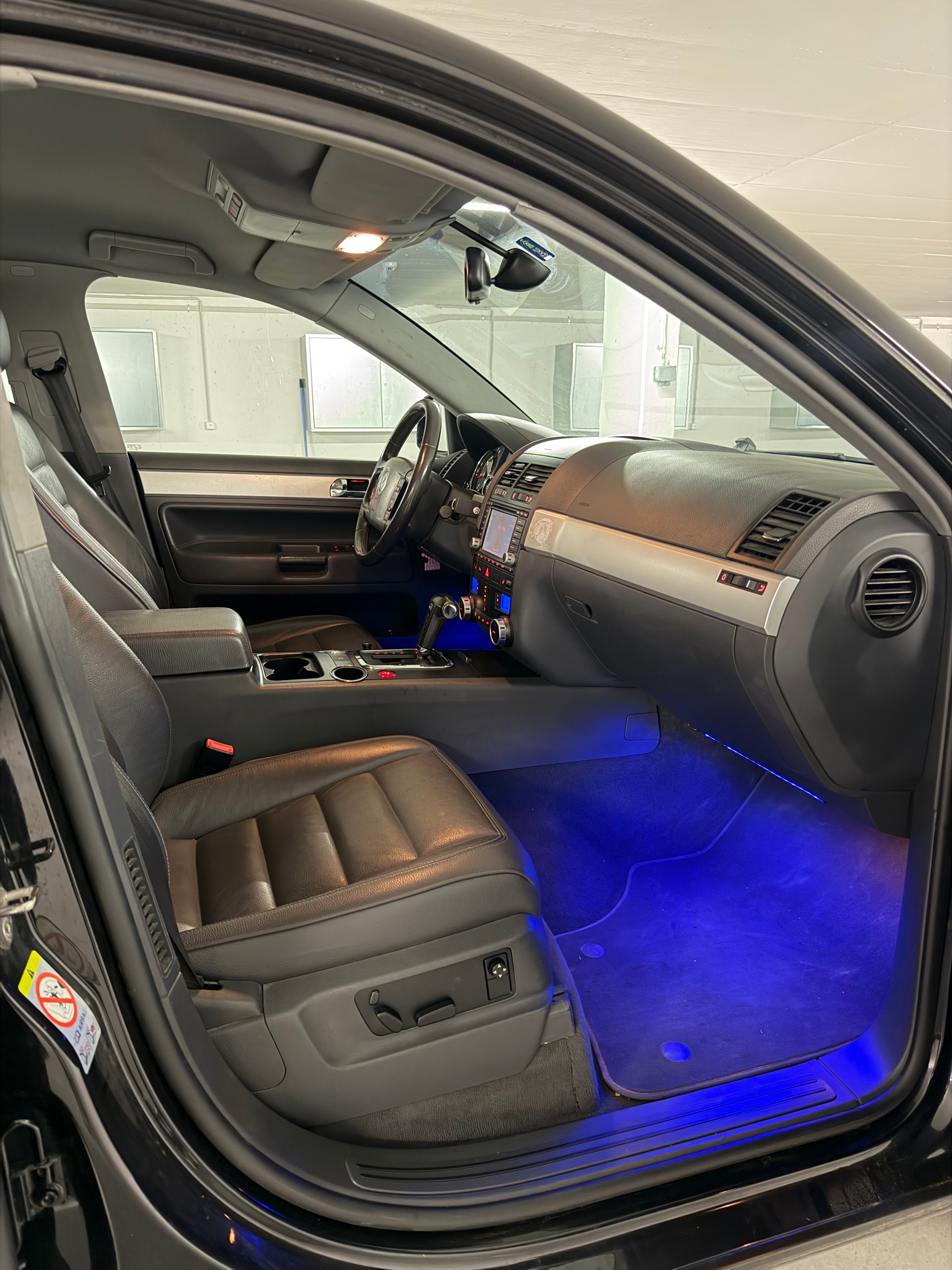 VW TOUAREG 3.0 TDI AHK 3.5T FRISCH AB MFK-image-18