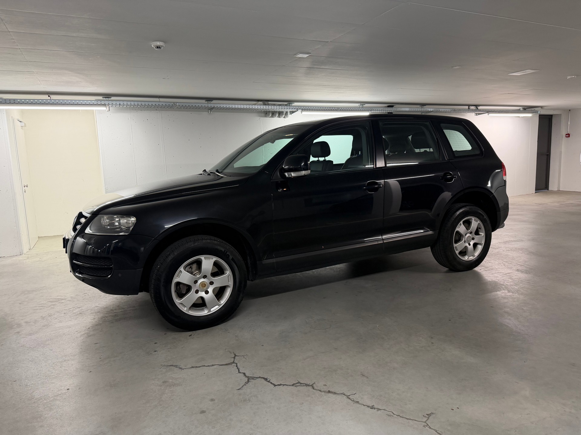 VW TOUAREG 3.0 TDI AHK 3.5T FRISCH AB MFK-image-1