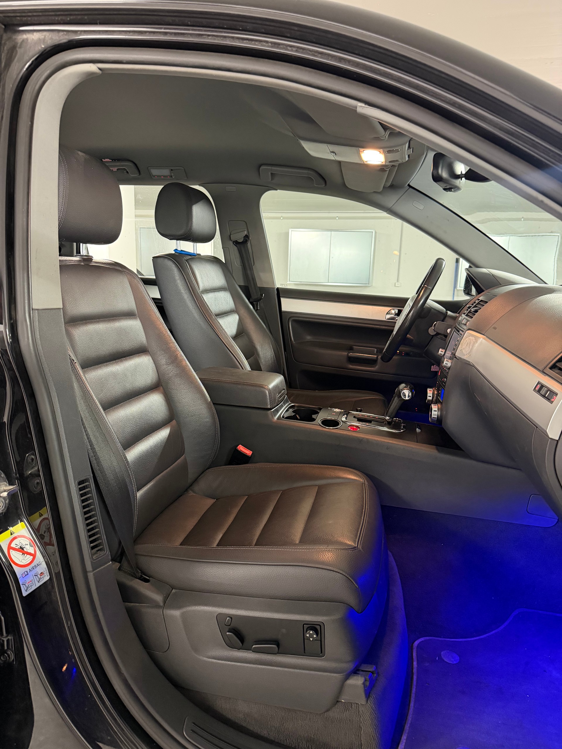 VW TOUAREG 3.0 TDI AHK 3.5T FRISCH AB MFK-image-17