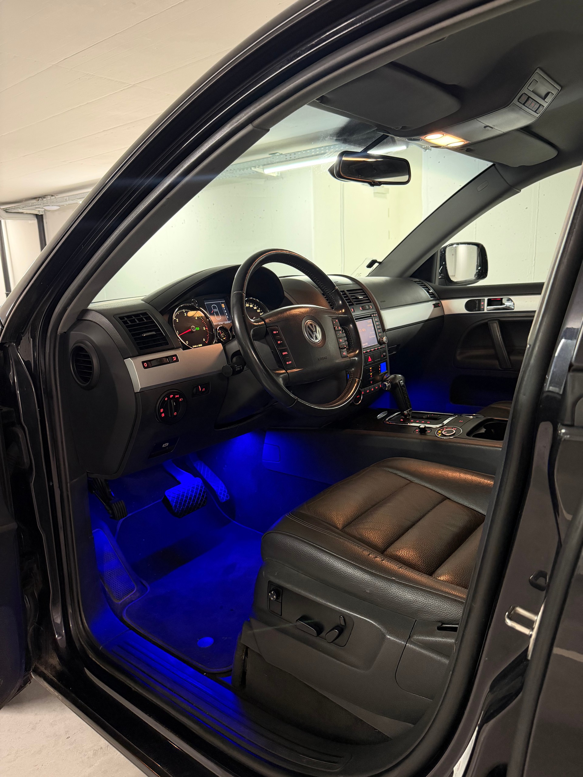 VW TOUAREG 3.0 TDI AHK 3.5T FRISCH AB MFK-image-10