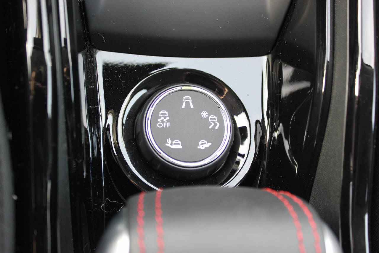 PEUGEOT 2008 1.2 PureTech 110 GT Line S/S-image-13