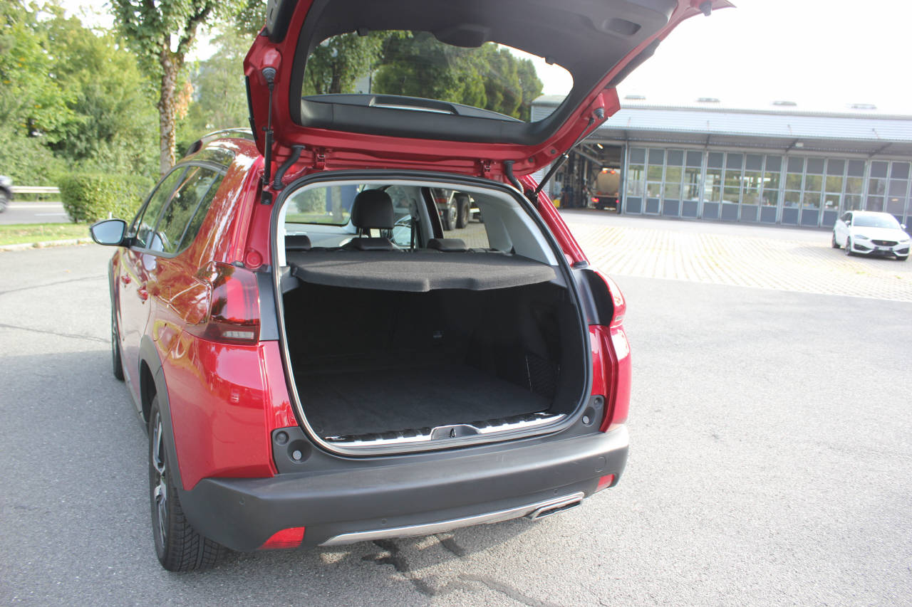 PEUGEOT 2008 1.2 PureTech 110 GT Line S/S-image-4