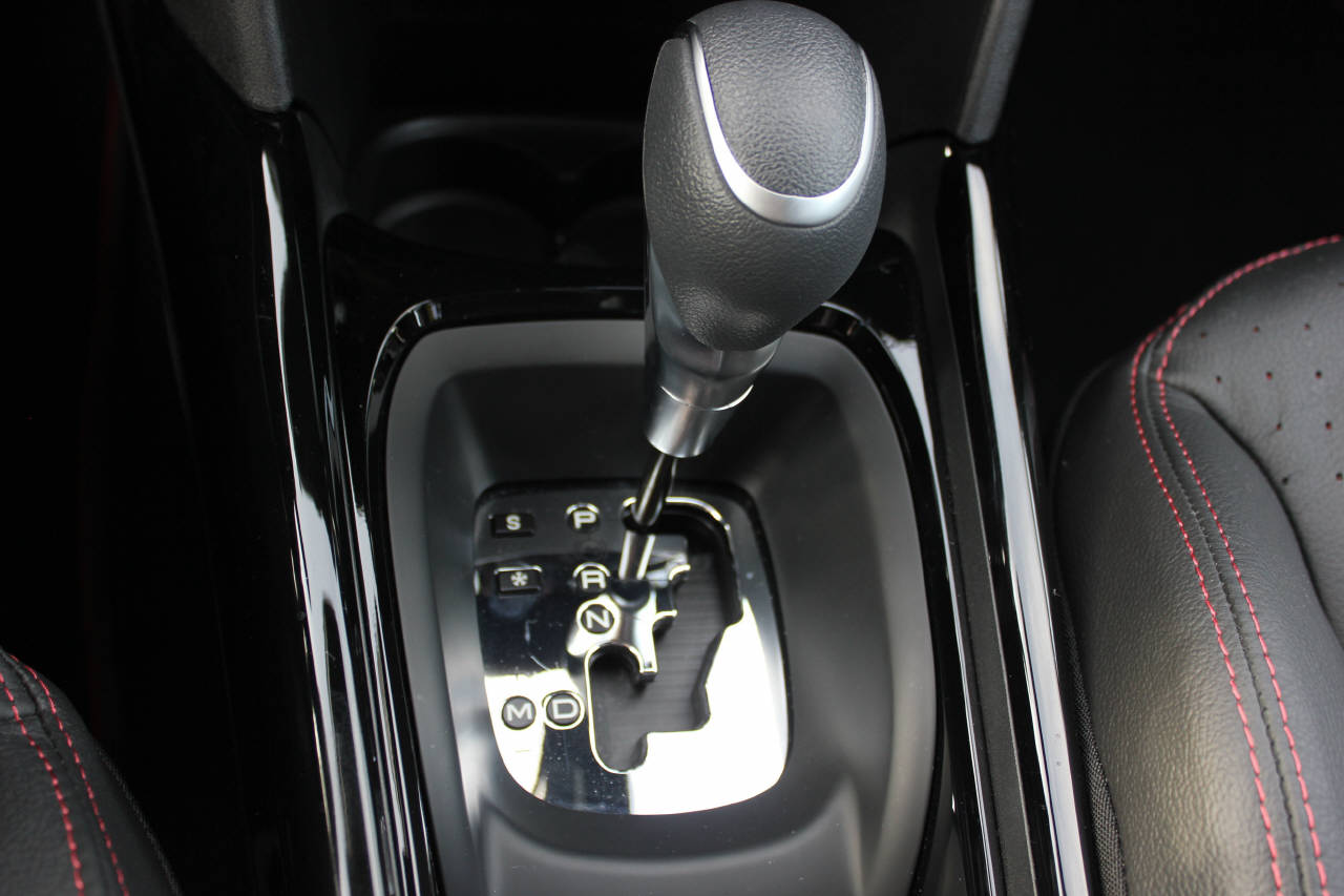 PEUGEOT 2008 1.2 PureTech 110 GT Line S/S-image-12