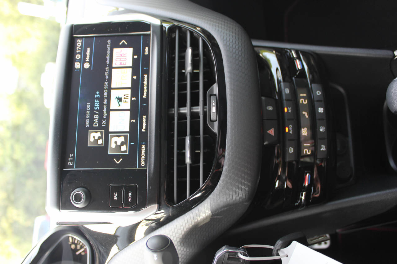 PEUGEOT 2008 1.2 PureTech 110 GT Line S/S-image-14