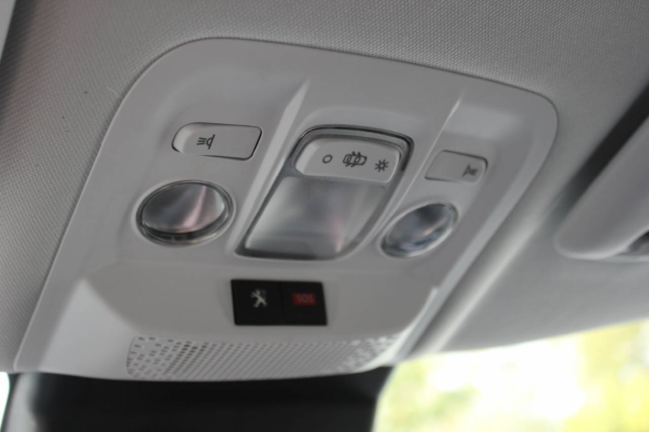 PEUGEOT 2008 1.2 PureTech 110 GT Line S/S-image-15