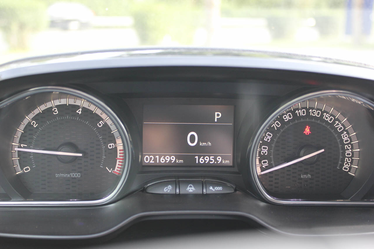 PEUGEOT 2008 1.2 PureTech 110 GT Line S/S-image-8