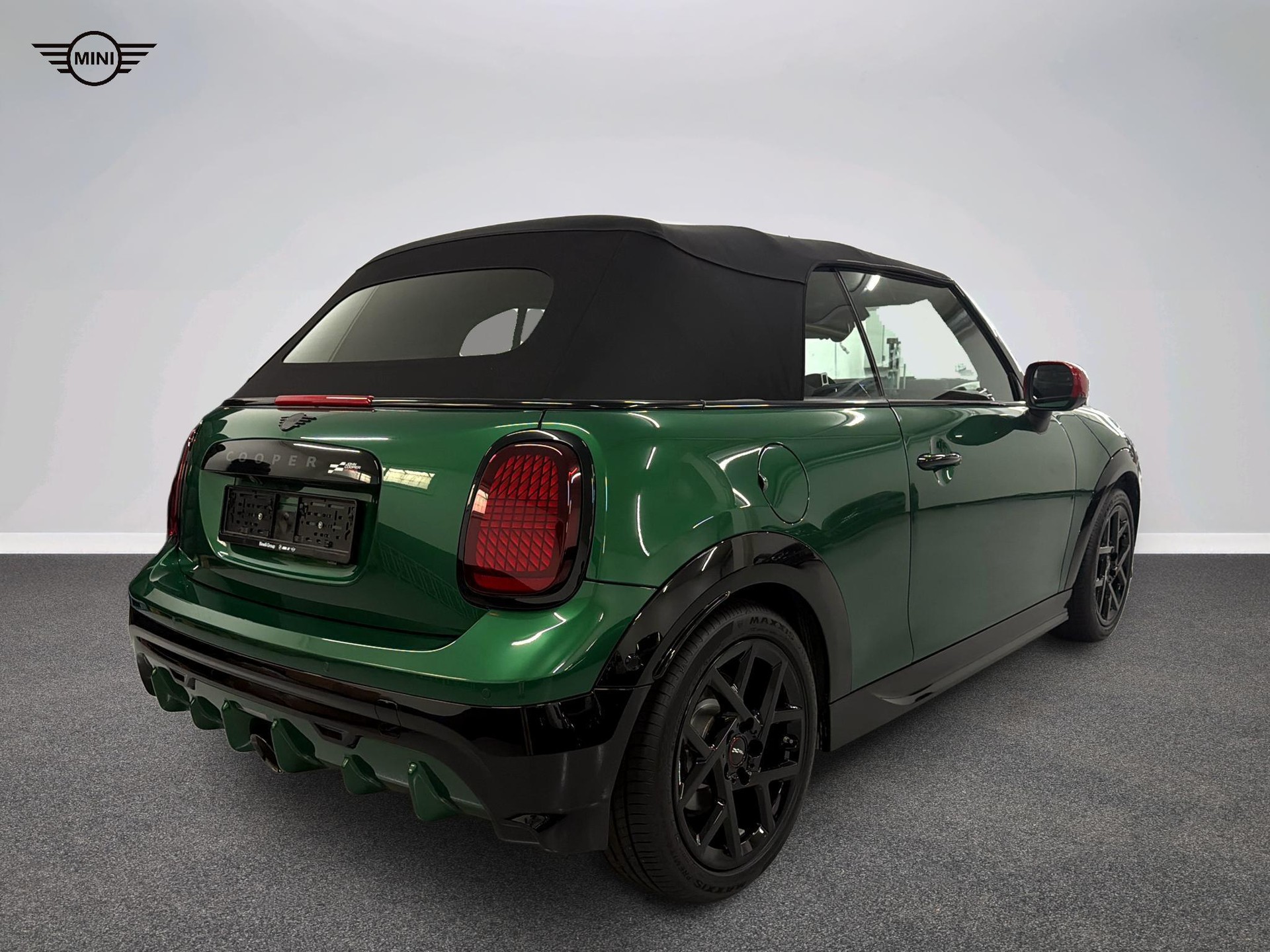 MINI John Cooper Works Cabrio-image-3