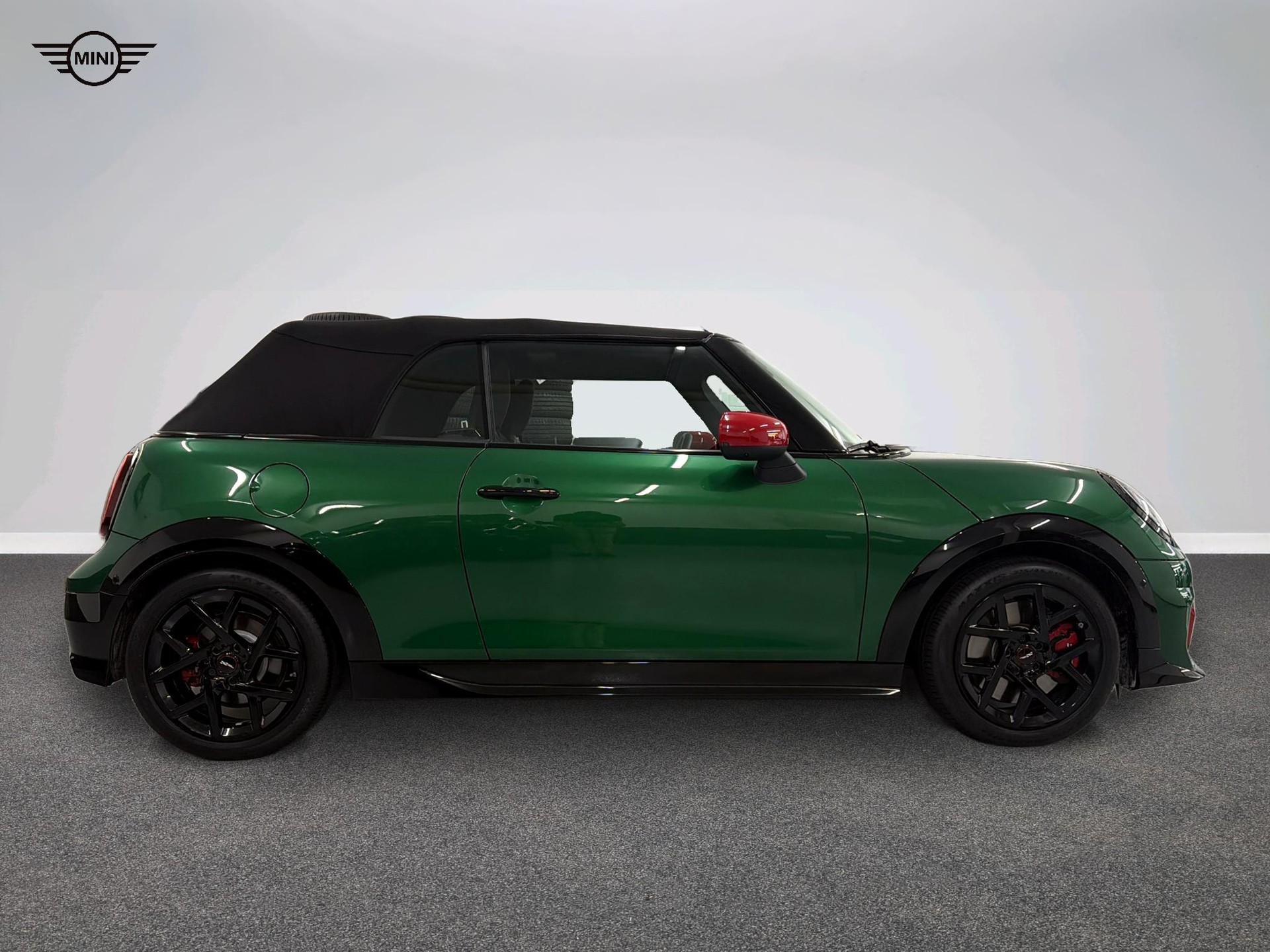 MINI John Cooper Works Cabrio-image-1