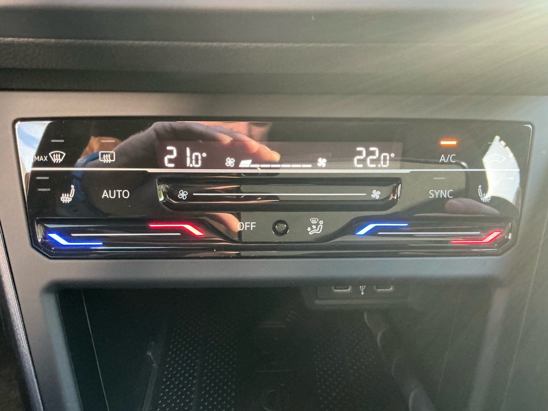 VW Polo GTI 2.0 TSI DSG *** PANORAMAGLASDACH & NAVI DISCOVER PRO ***-image-21