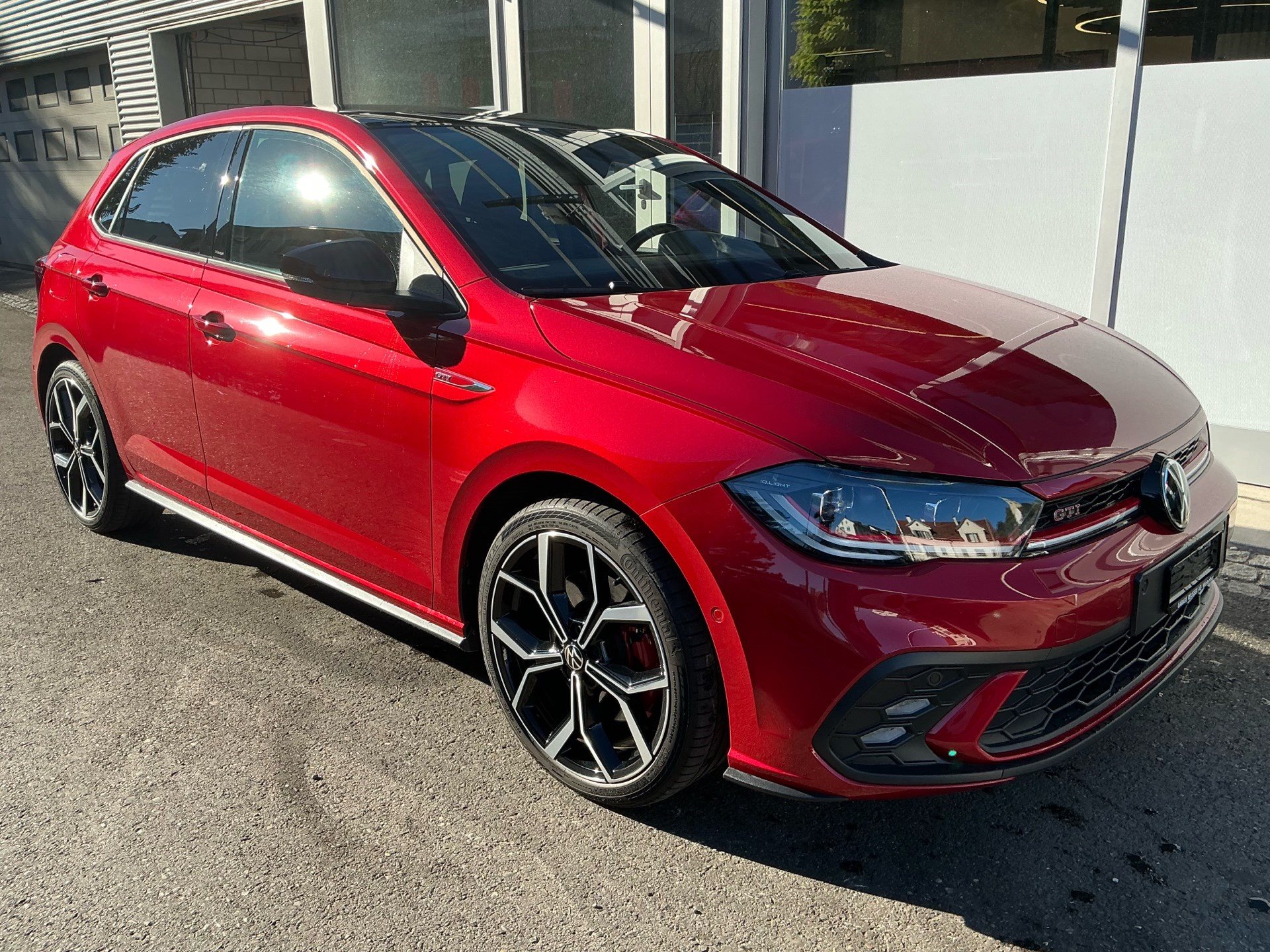 VW Polo GTI 2.0 TSI DSG *** PANORAMAGLASDACH & NAVI DISCOVER PRO ***-image-2