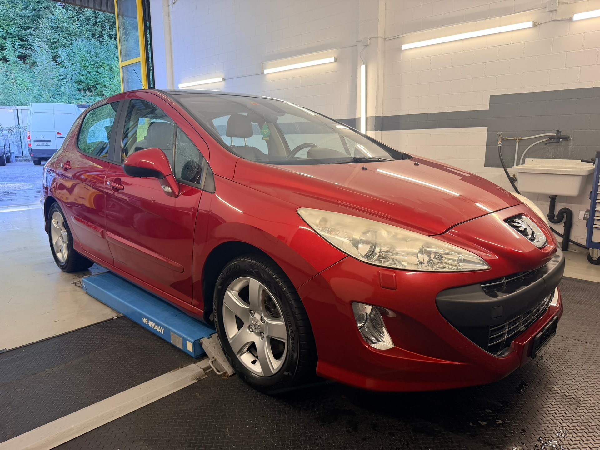 PEUGEOT 308 1.6 16V T GT 175-image-2