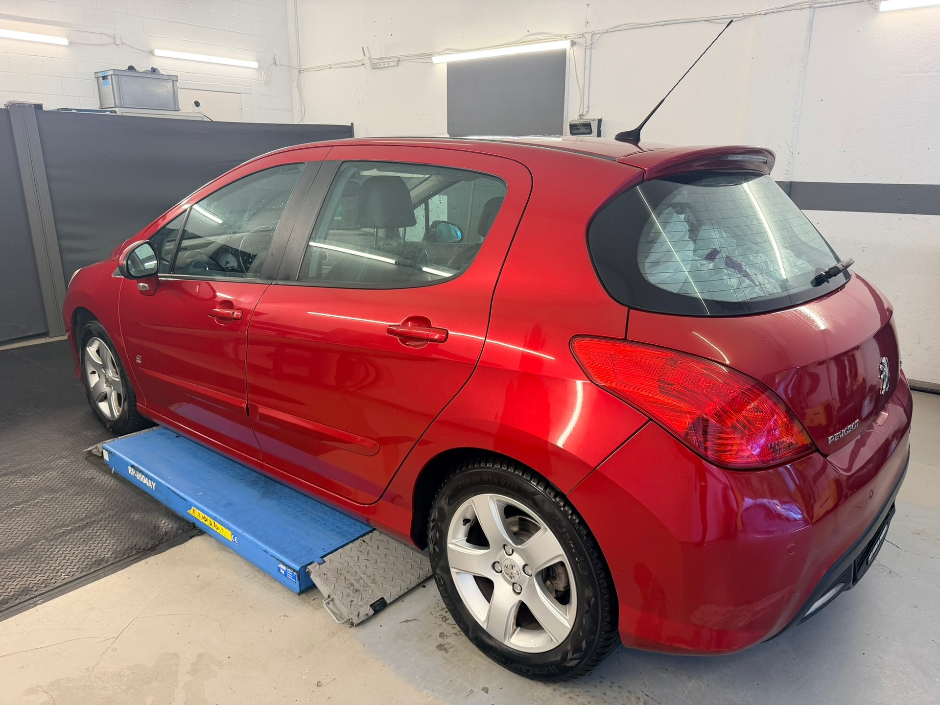 PEUGEOT 308 1.6 16V T GT 175-image-5