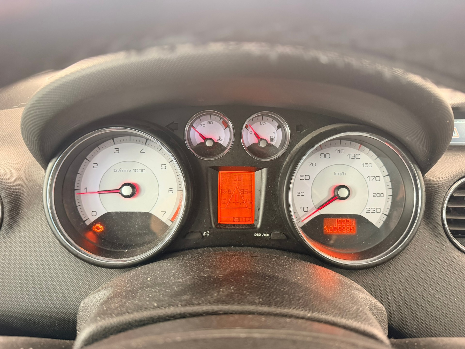 PEUGEOT 308 1.6 16V T GT 175-image-11