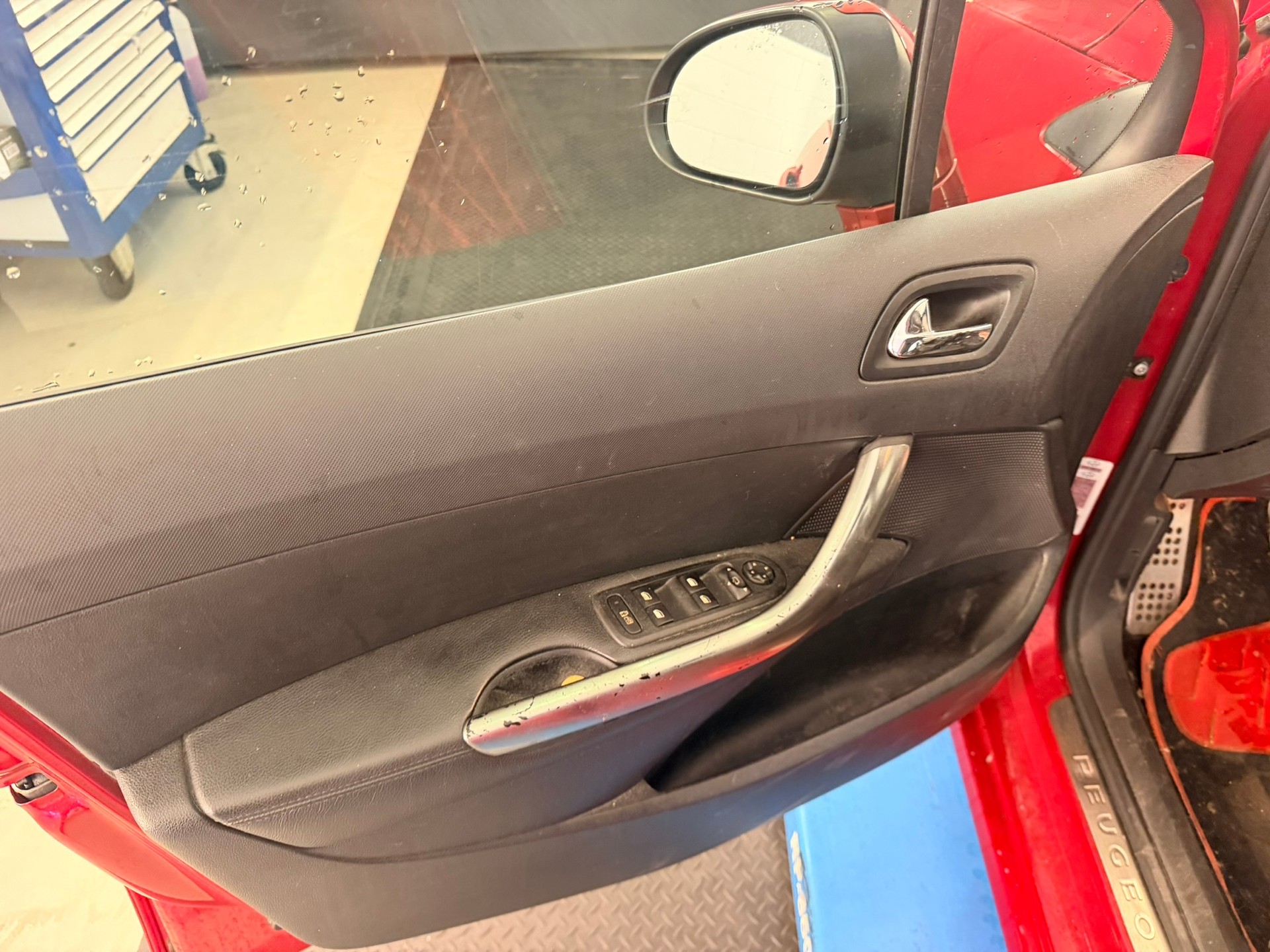 PEUGEOT 308 1.6 16V T GT 175-image-9