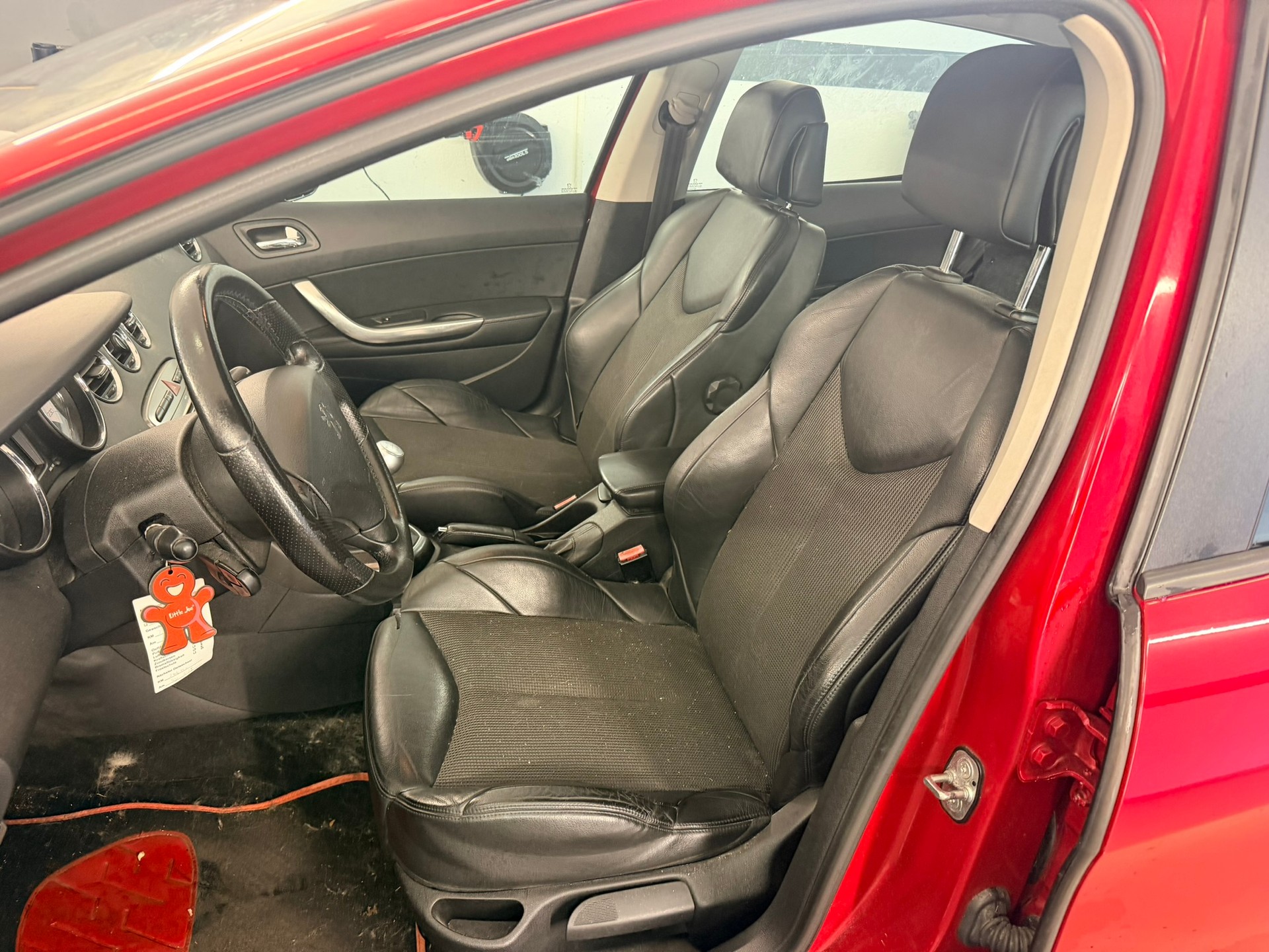 PEUGEOT 308 1.6 16V T GT 175-image-8