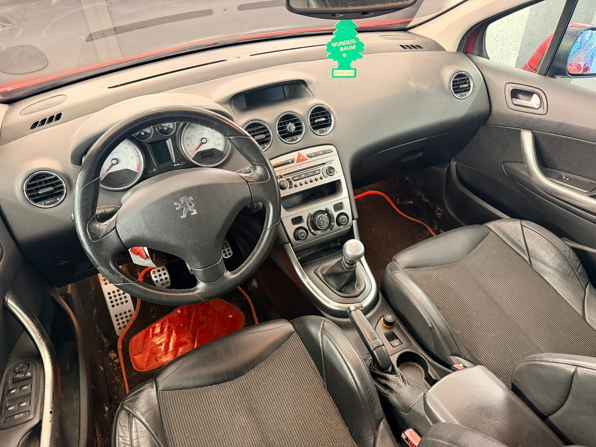 PEUGEOT 308 1.6 16V T GT 175-image-6