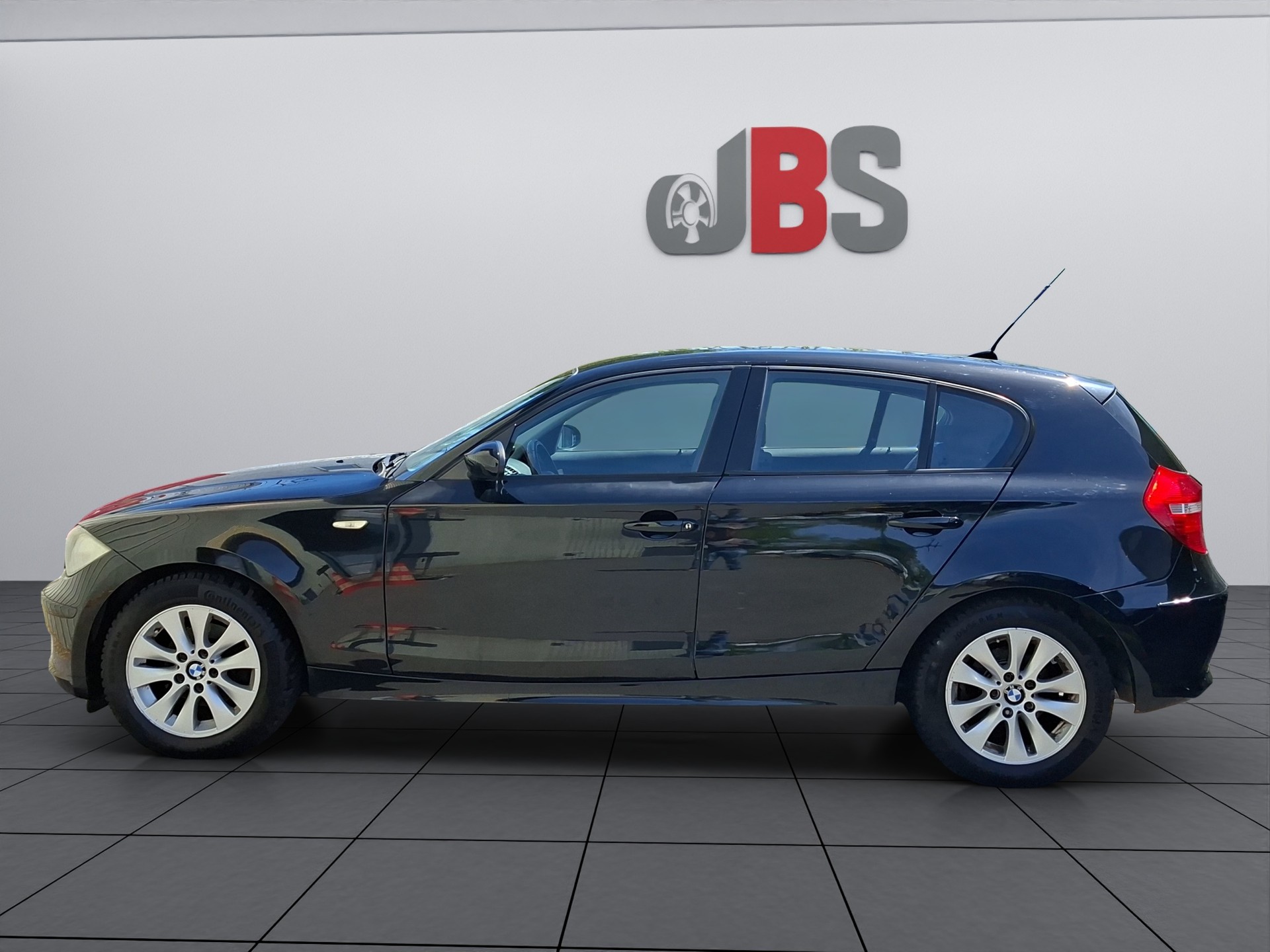 BMW 116i-image-1