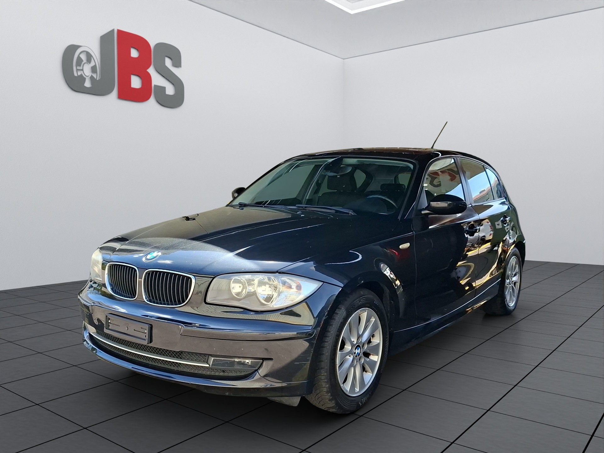 BMW 116i-image-0