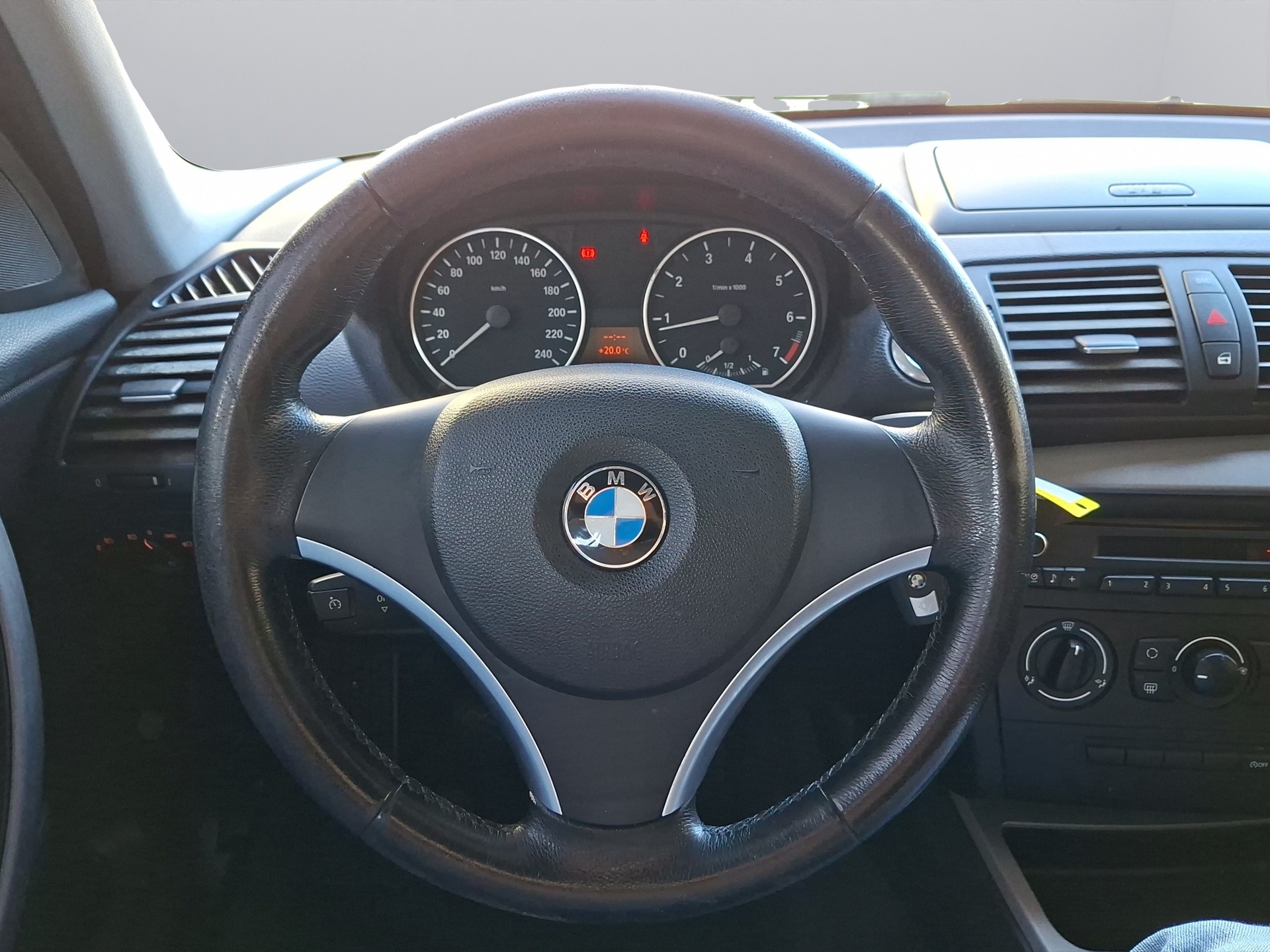 BMW 116i-image-9