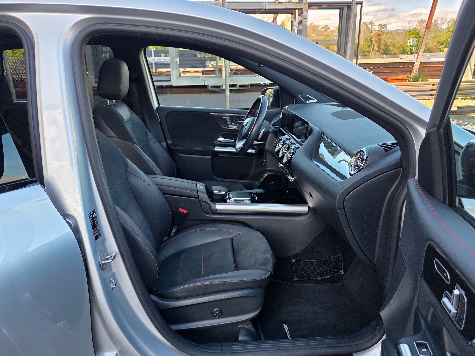 MERCEDES-BENZ B 250 4Matic AMG Line / Neu ab Mfk / AHK 1800kg-image-9