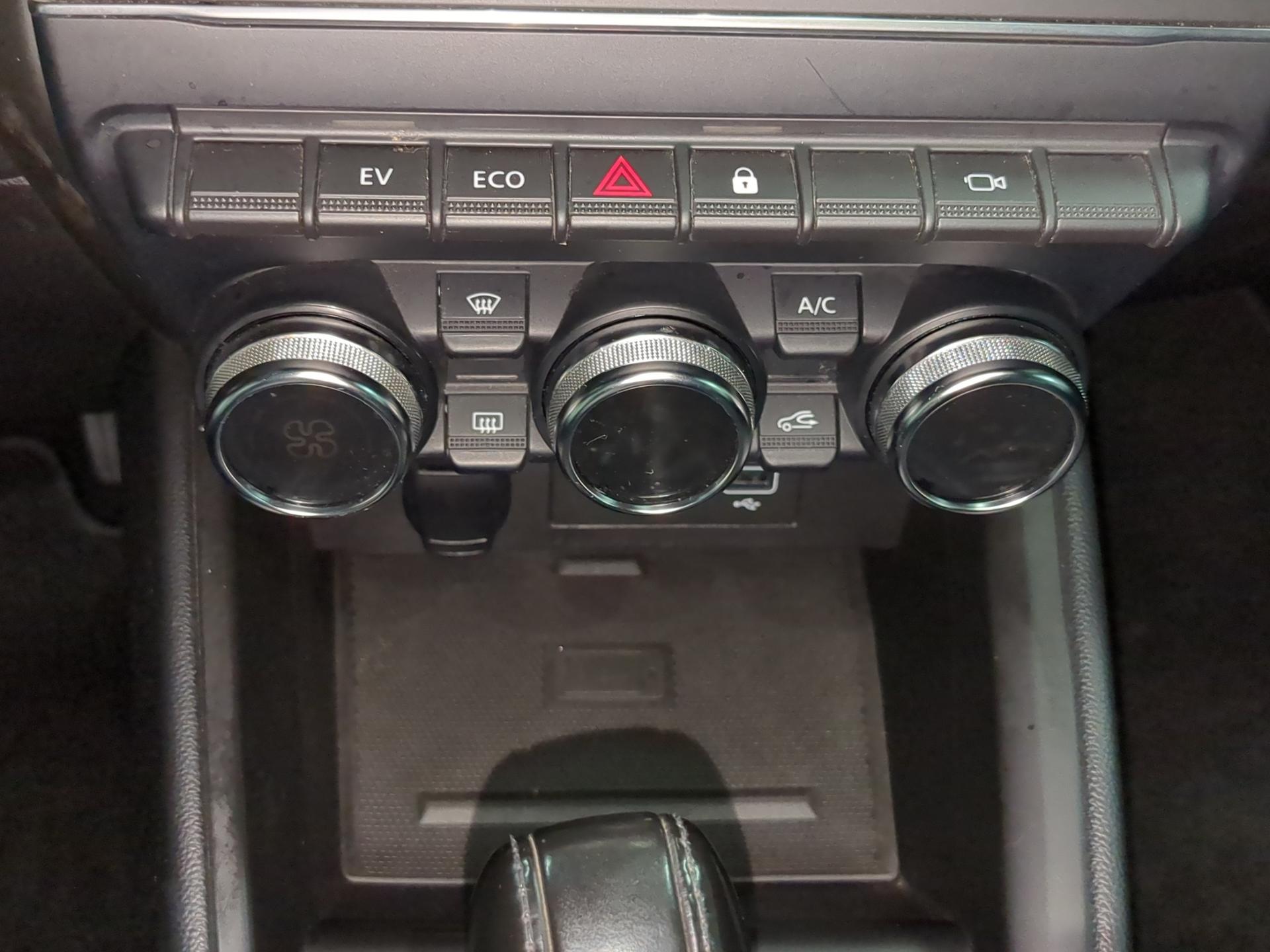 RENAULT Clio 1.6 E-Tech Intens-image-20