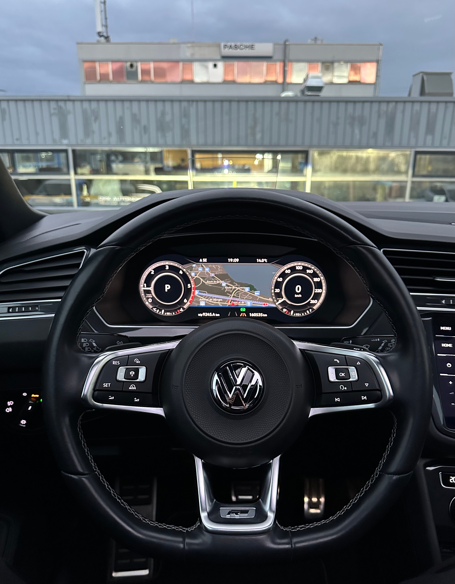 VW Tiguan 2.0 TDI SCR Highline 4Motion DSG-image-12