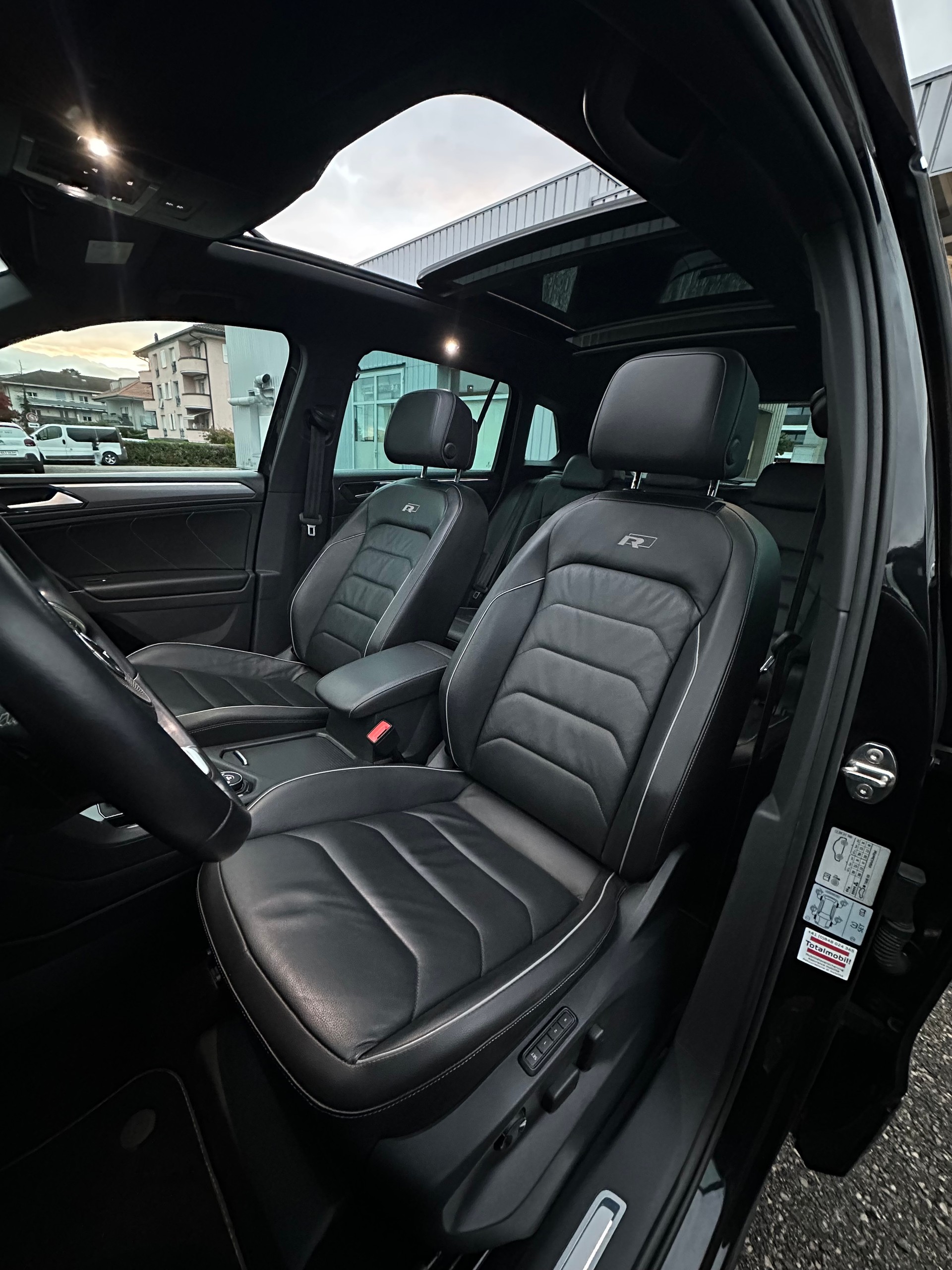 VW Tiguan 2.0 TDI SCR Highline 4Motion DSG-image-9