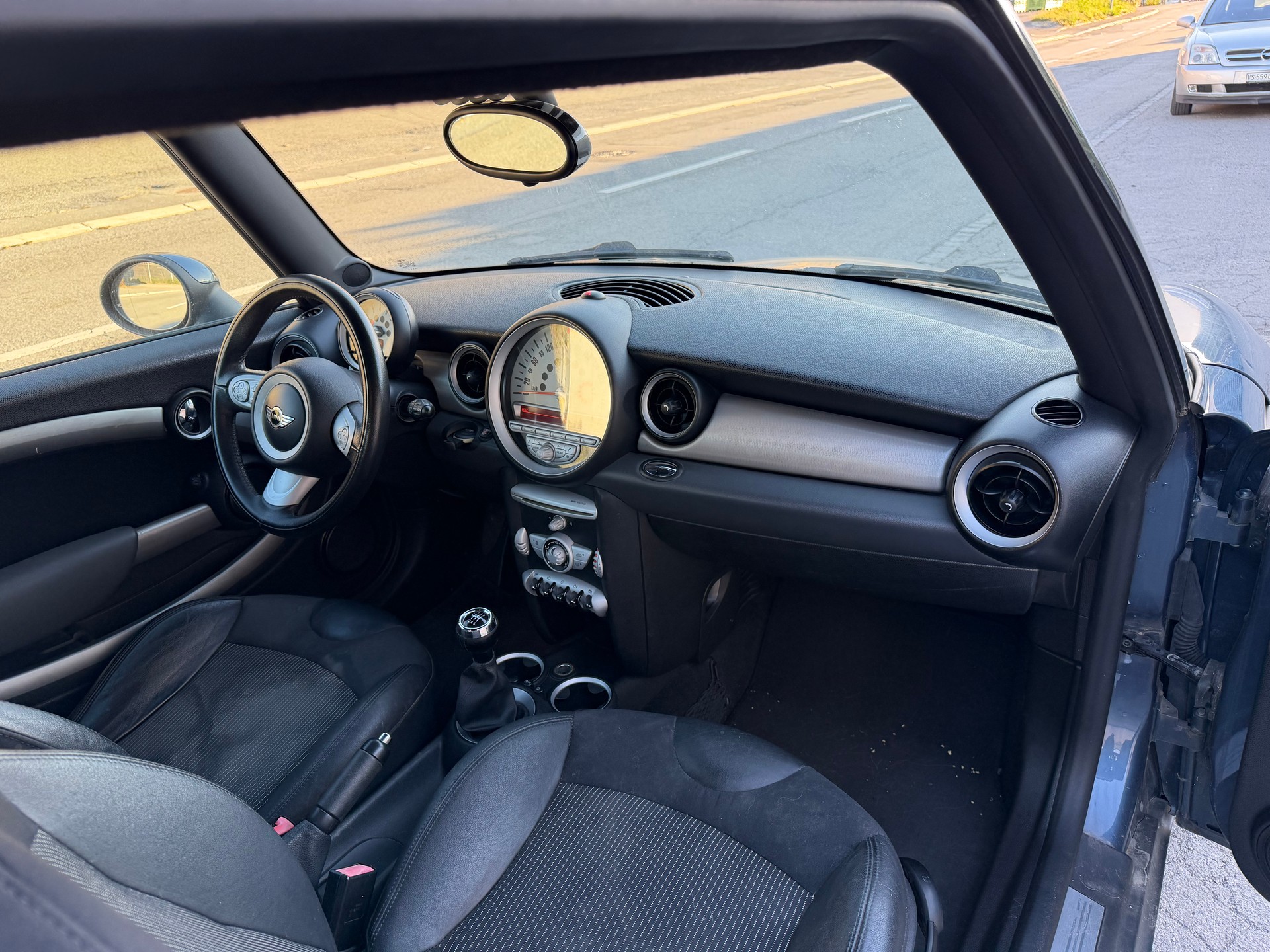 MINI Cooper-image-3