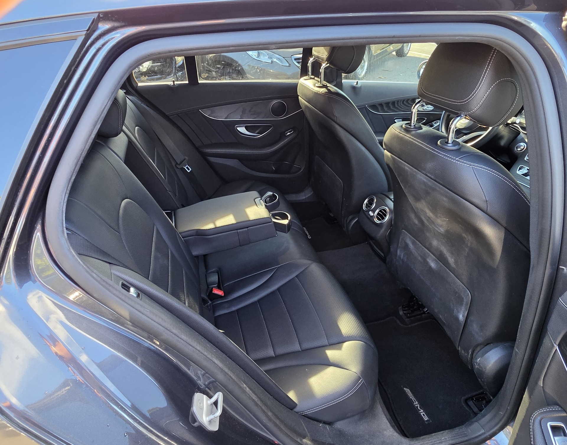 MERCEDES-BENZ C 200 AMG Line 4Matic 7G-Tronic-image-12