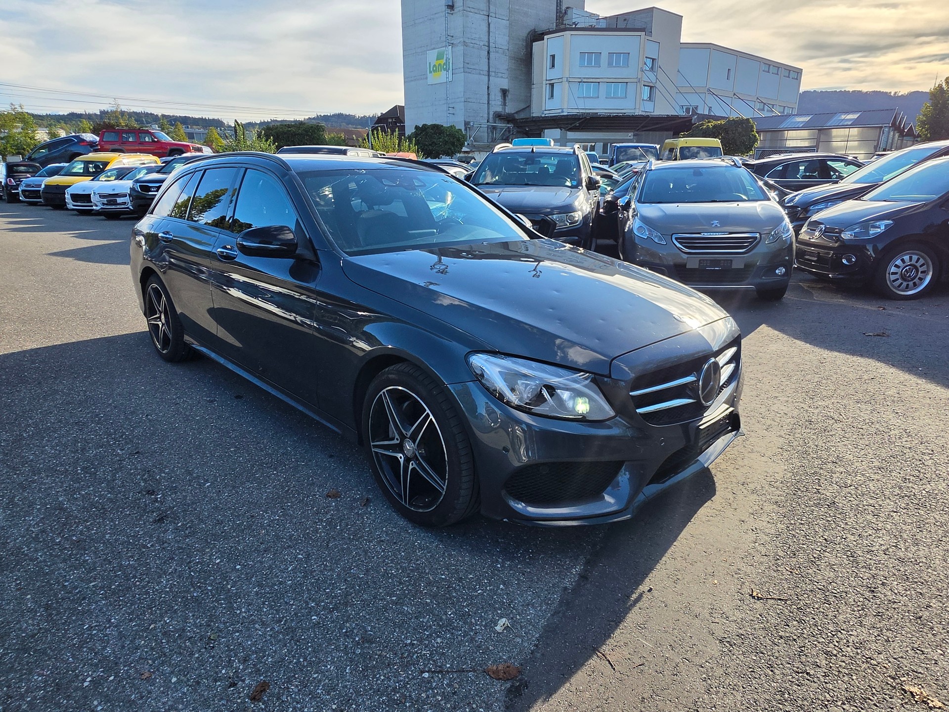 MERCEDES-BENZ C 200 AMG Line 4Matic 7G-Tronic-image-6