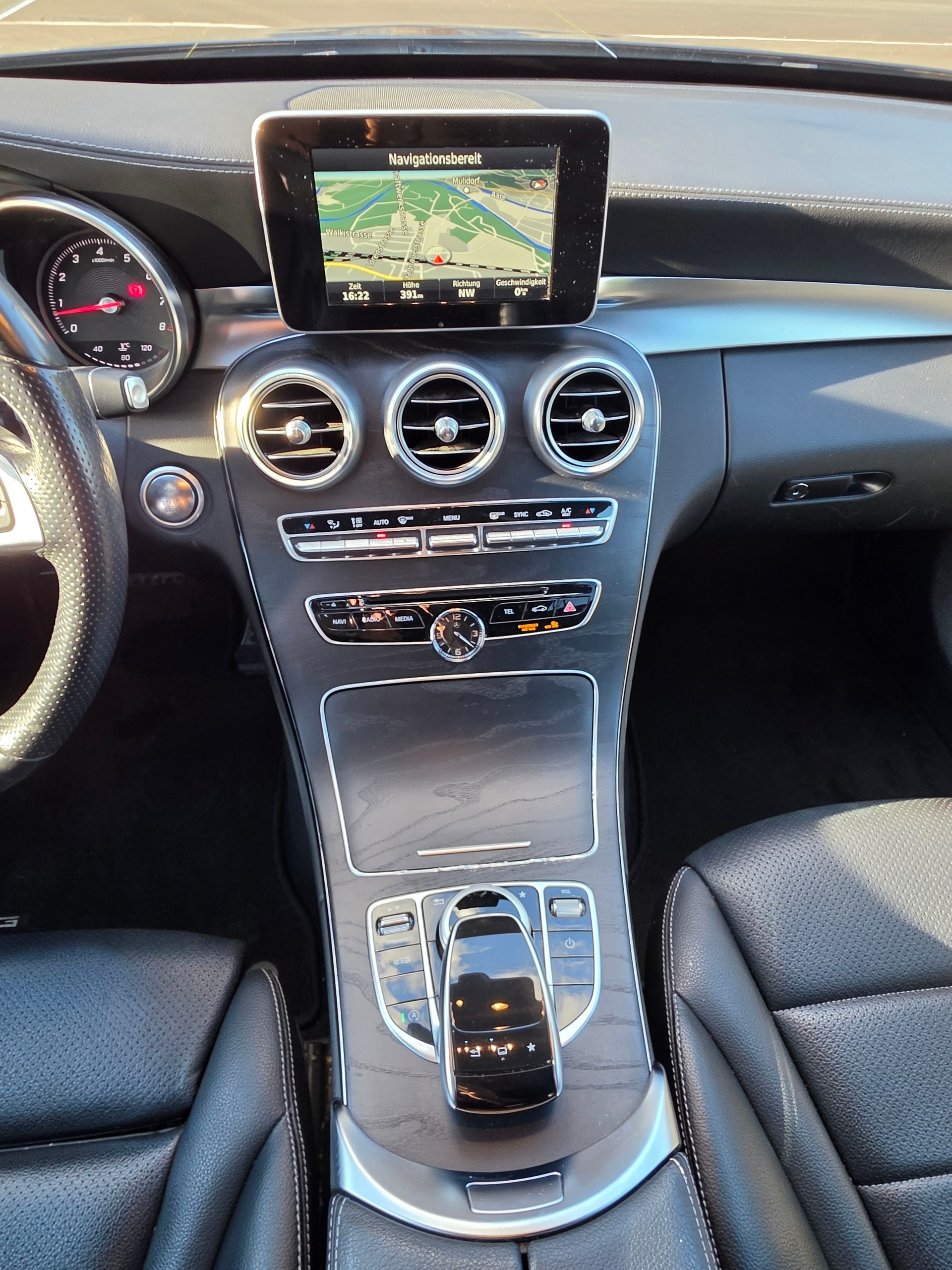 MERCEDES-BENZ C 200 AMG Line 4Matic 7G-Tronic-image-13