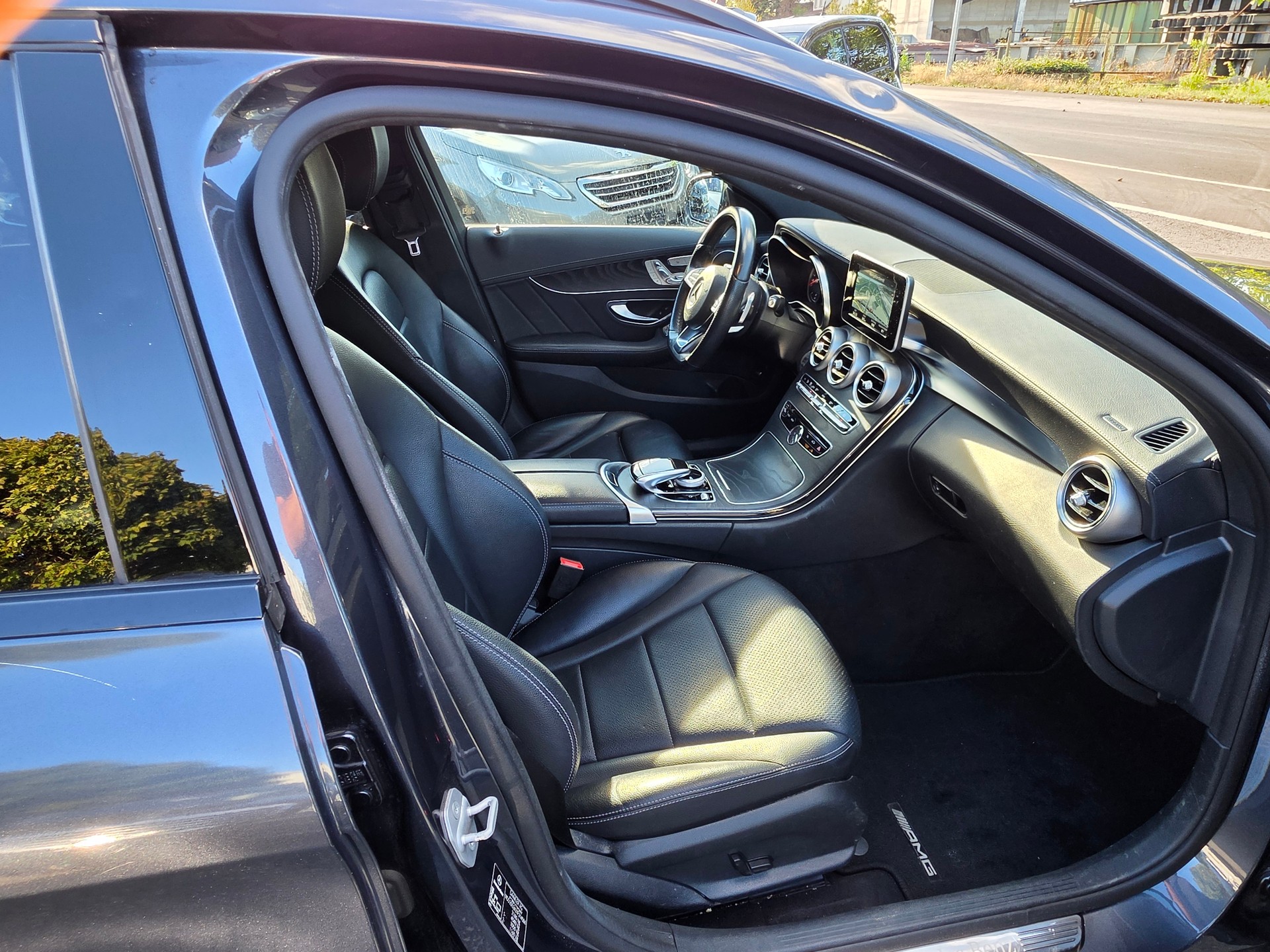 MERCEDES-BENZ C 200 AMG Line 4Matic 7G-Tronic-image-10