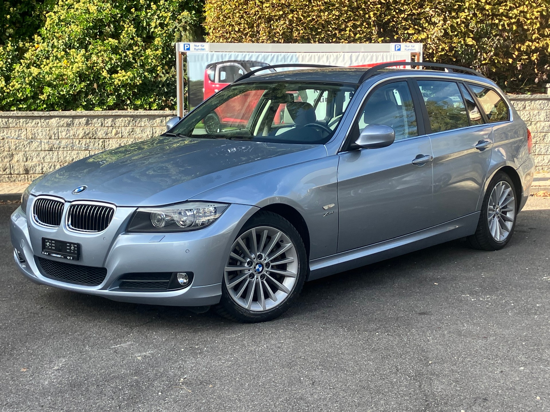 BMW 330i xDrive Touring Steptronic-image-0