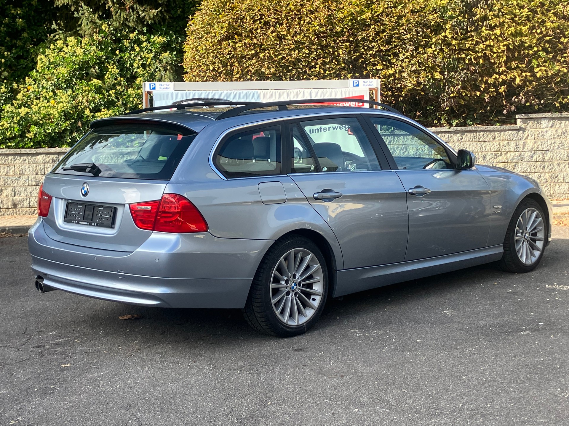 BMW 330i xDrive Touring Steptronic-image-2