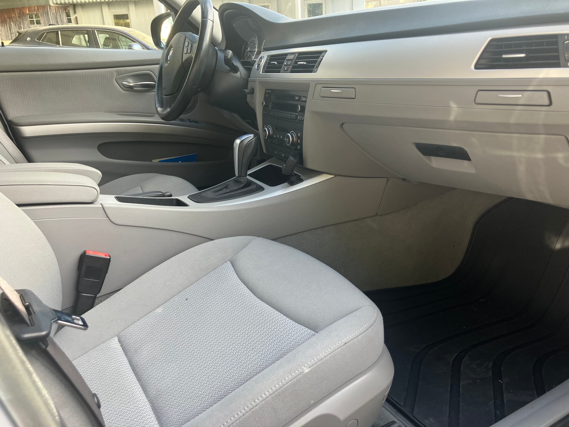BMW 330i xDrive Touring Steptronic-image-5