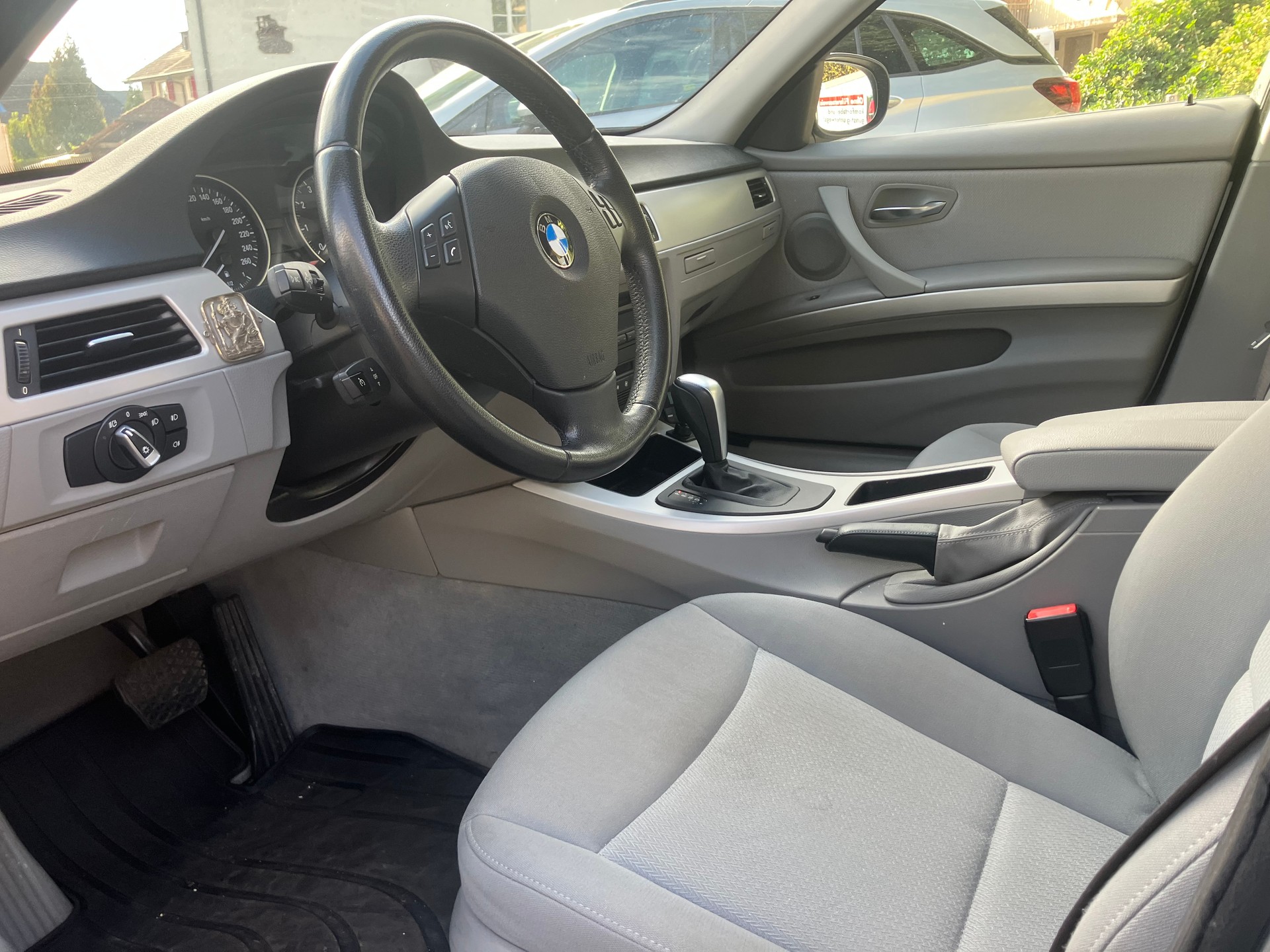 BMW 330i xDrive Touring Steptronic-image-1