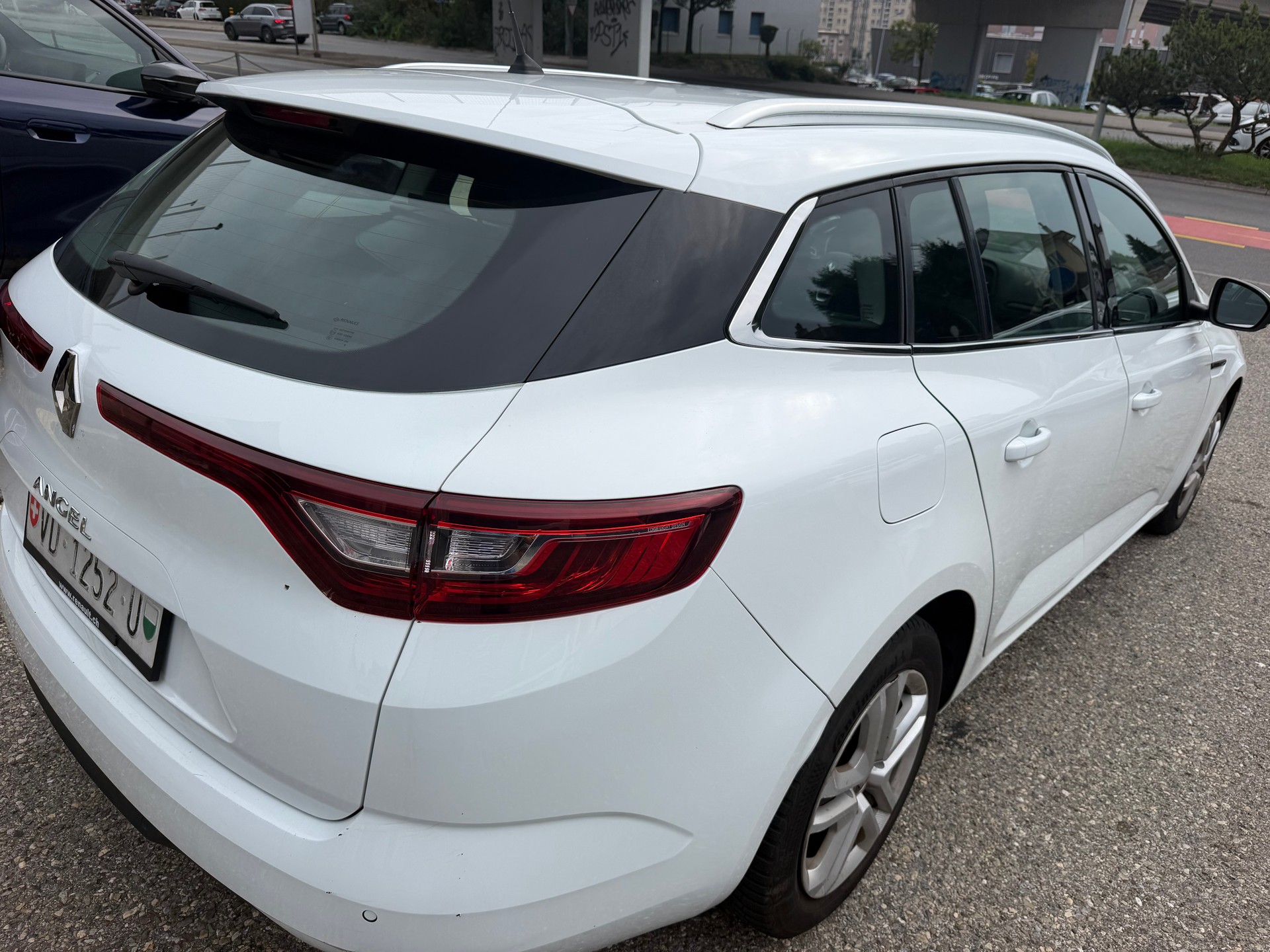 RENAULT Mégane Grandtour 1.5 dCi Business EDC-image-3