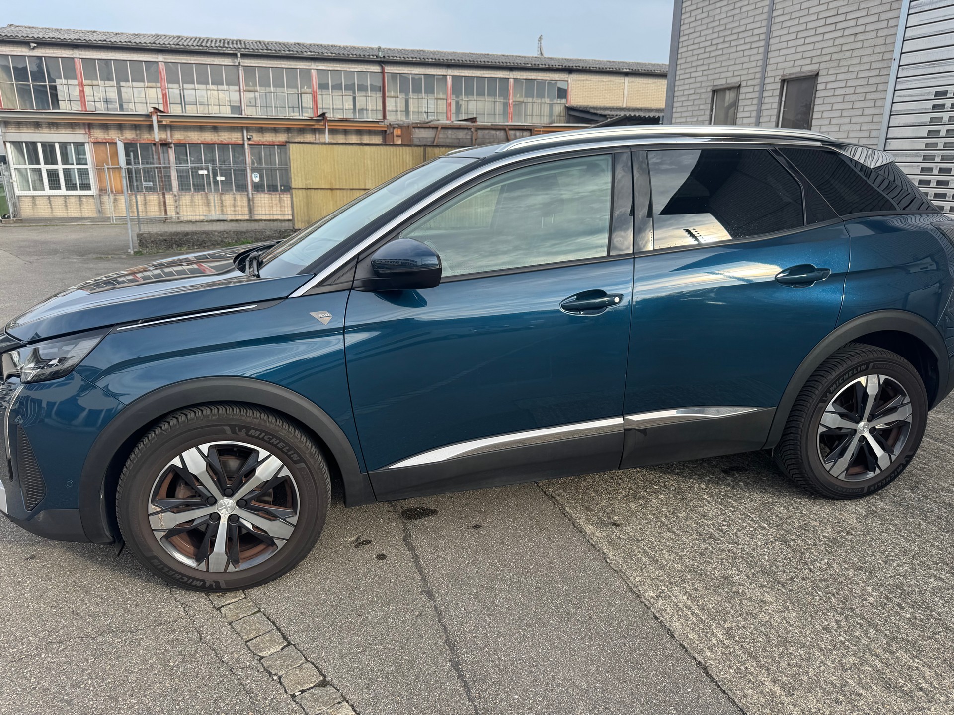 PEUGEOT 3008 1.2 PureTech Road Trip EAT8-image-13