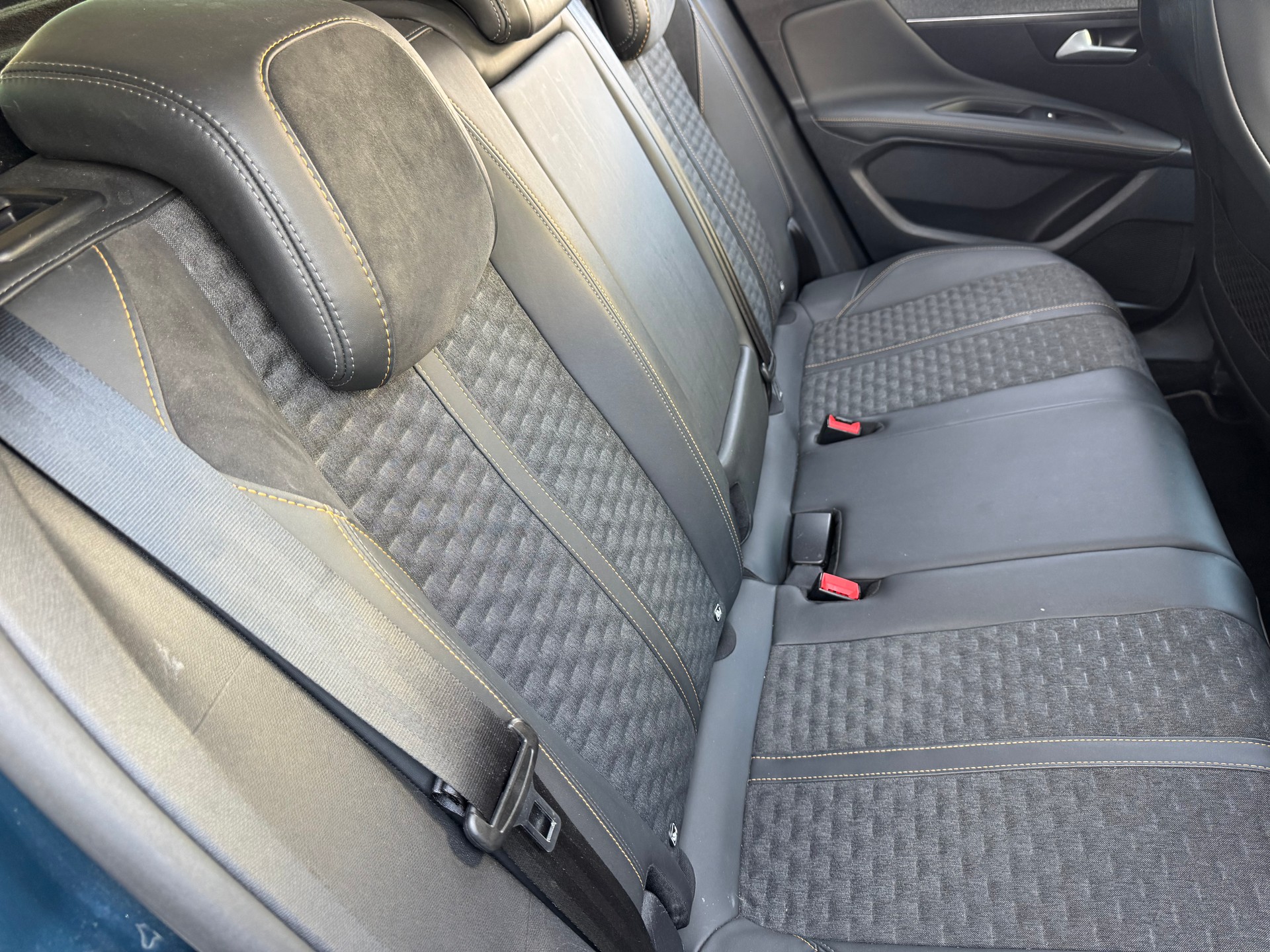 PEUGEOT 3008 1.2 PureTech Road Trip EAT8-image-8
