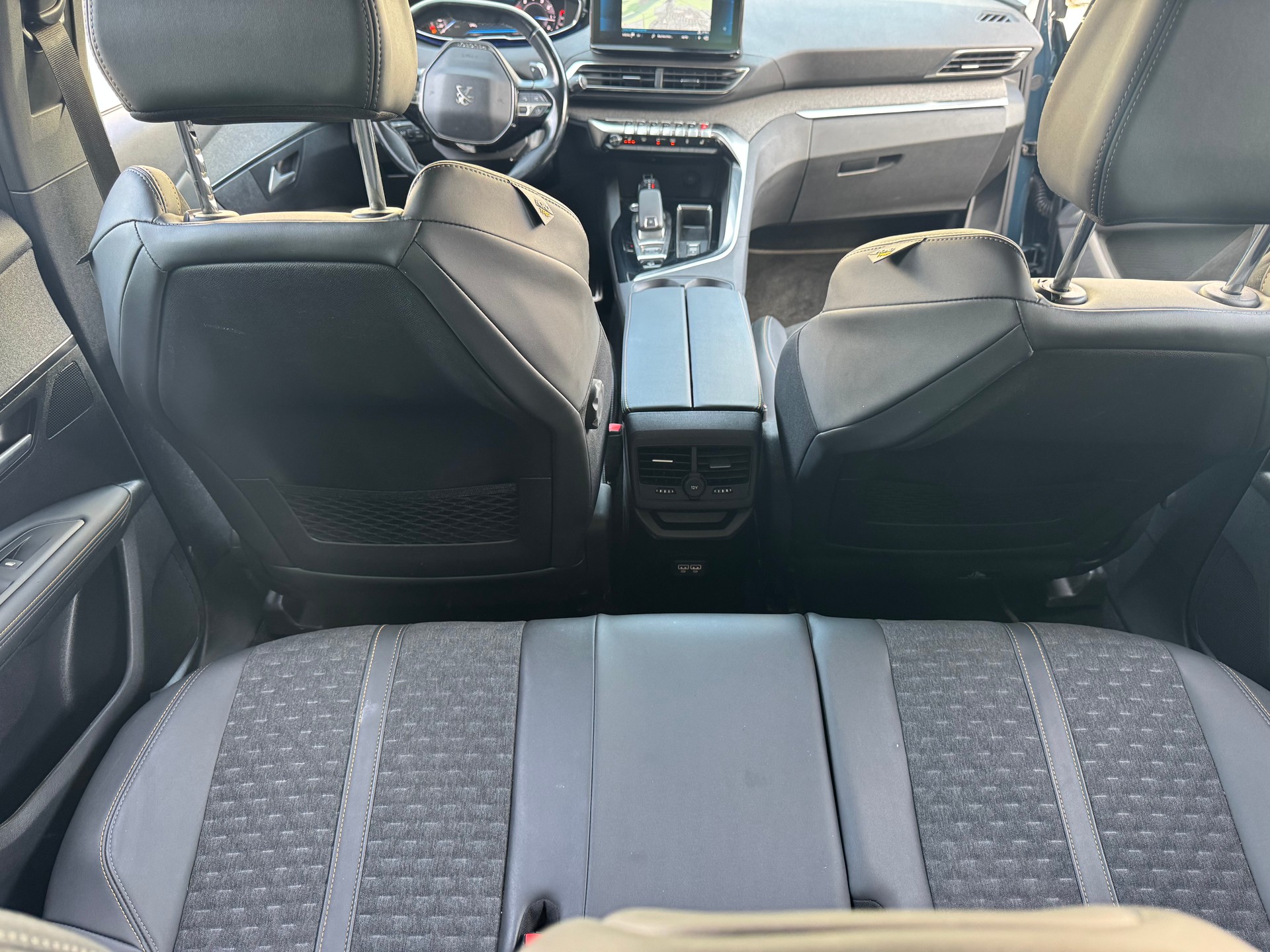 PEUGEOT 3008 1.2 PureTech Road Trip EAT8-image-9