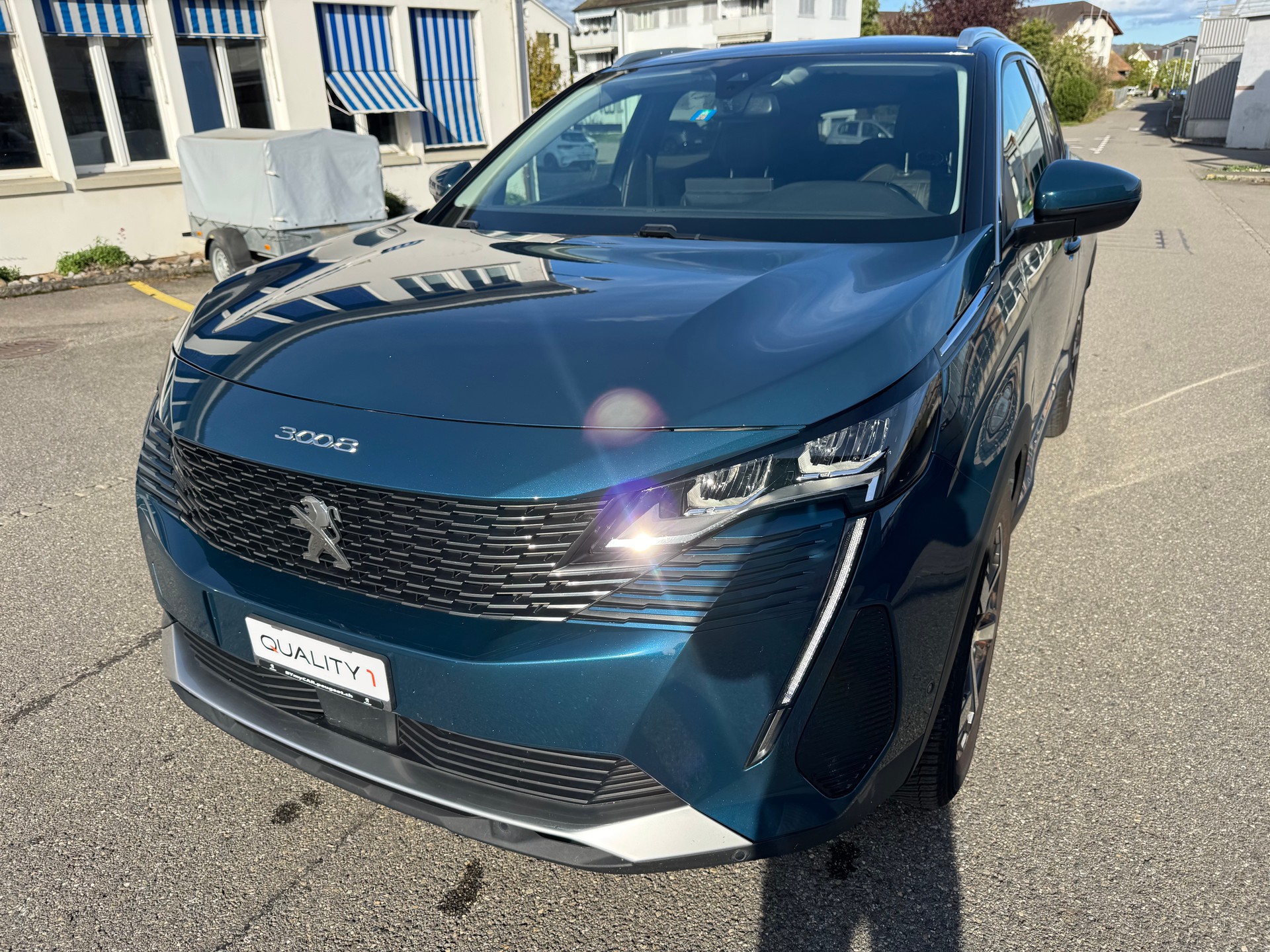 PEUGEOT 3008 1.2 PureTech Road Trip EAT8-image-2