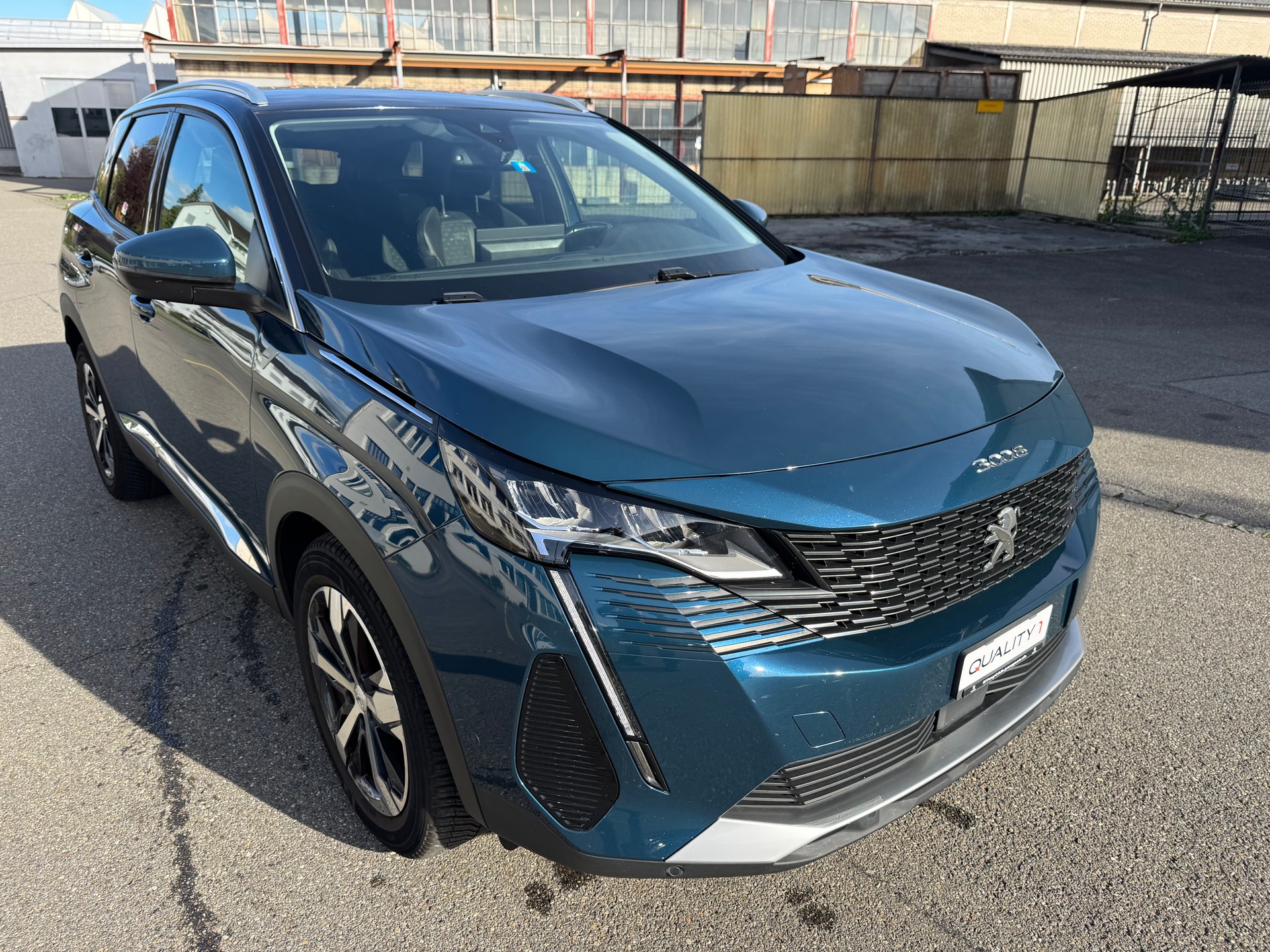 PEUGEOT 3008 1.2 PureTech Road Trip EAT8-image-5