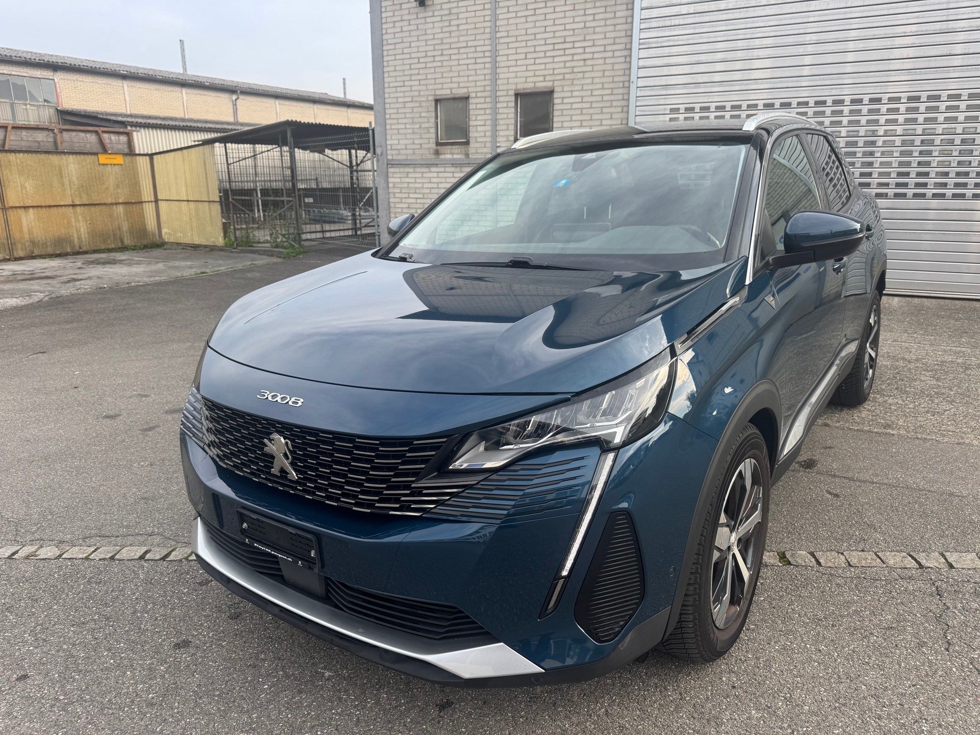 PEUGEOT 3008 1.2 PureTech Road Trip EAT8-image-11