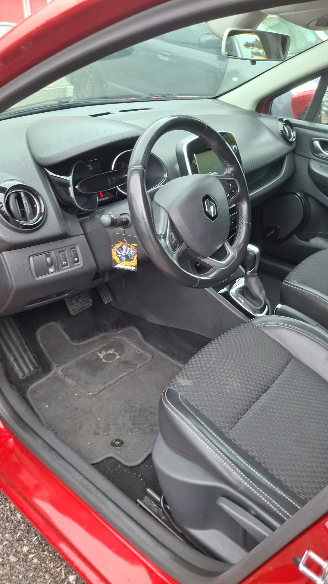 RENAULT Clio 1.5 dCi Swiss Edition EDC-image-9
