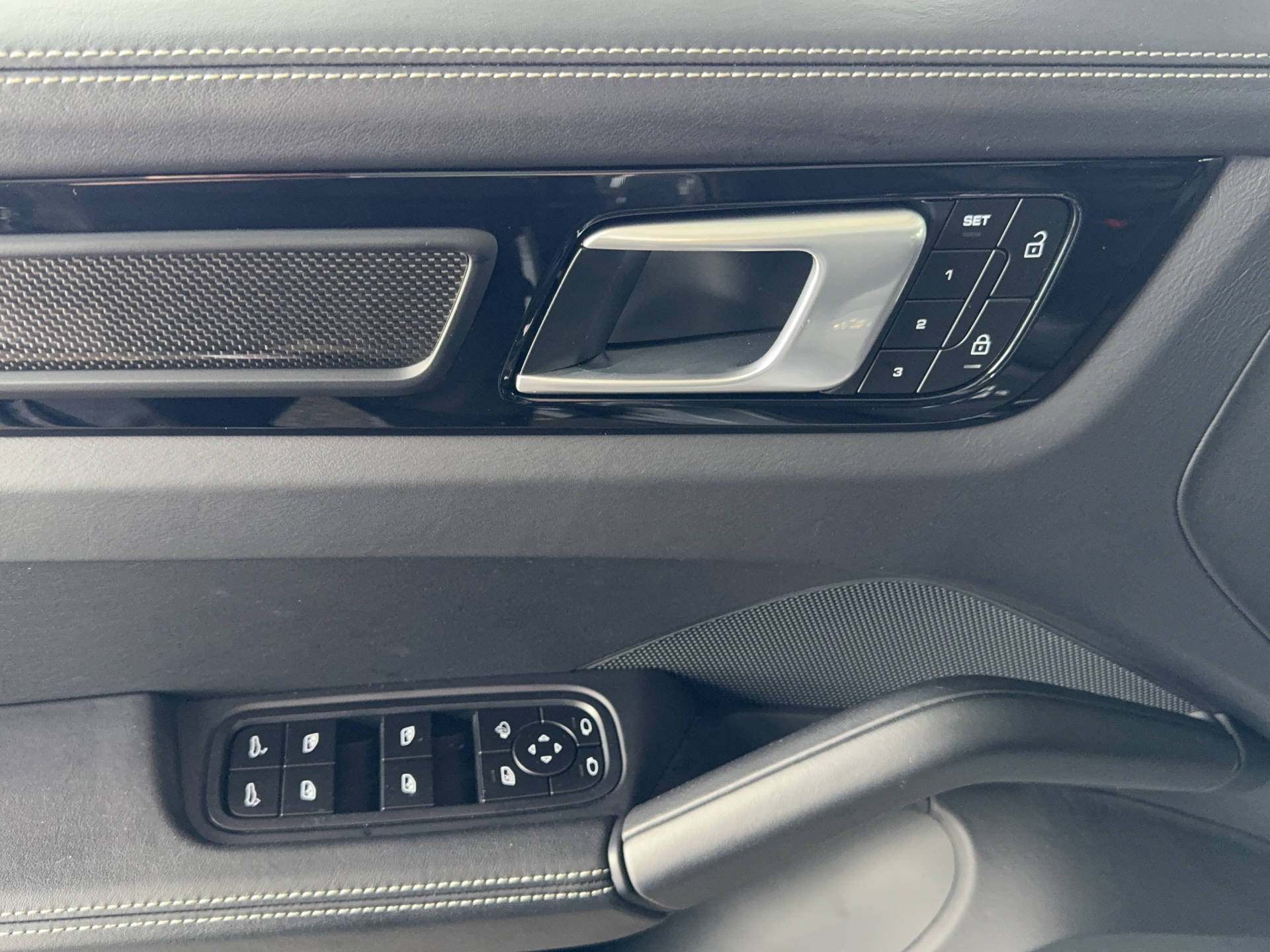 PORSCHE Cayenne Turbo GT-image-8