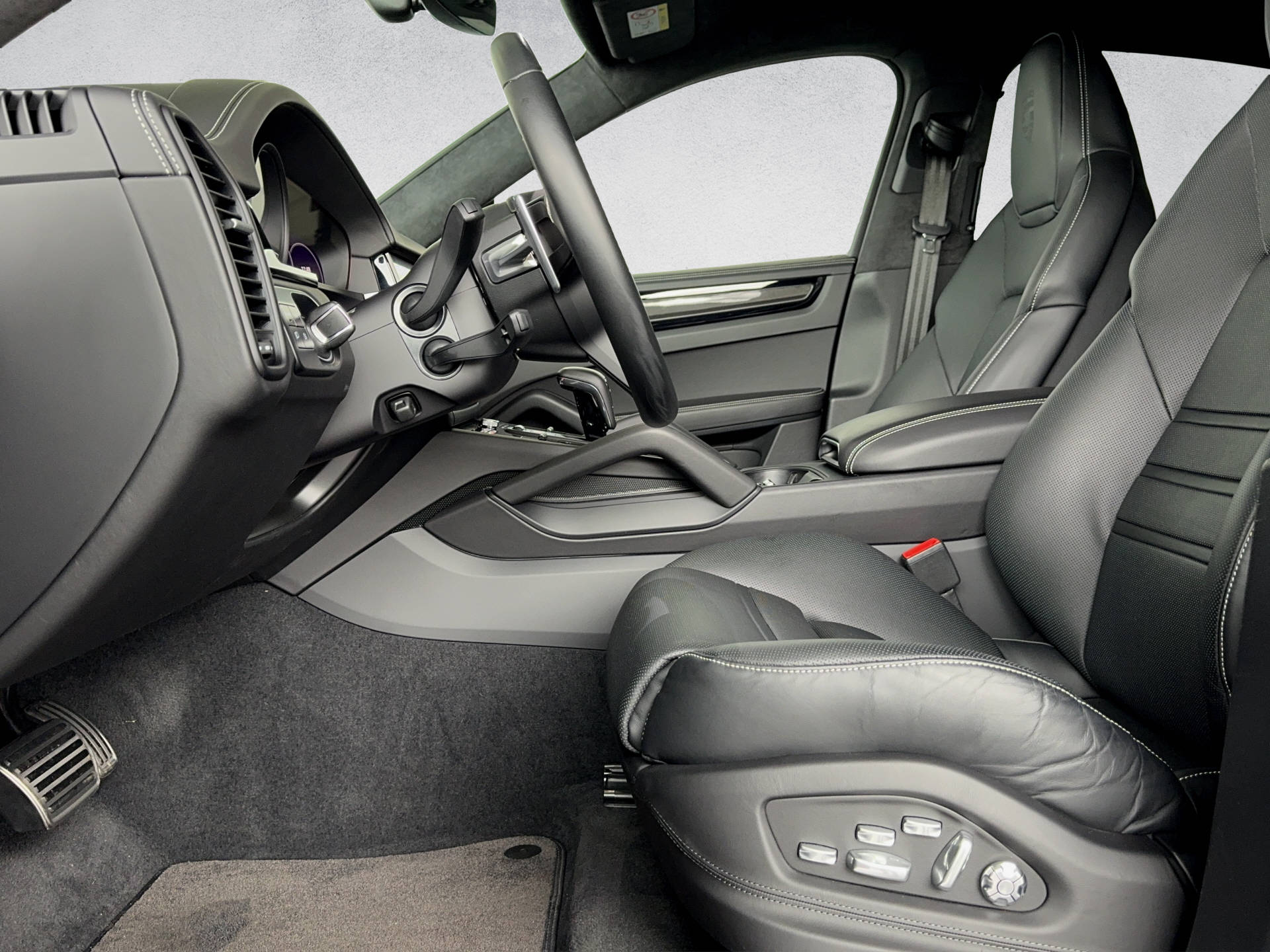 PORSCHE Cayenne Turbo GT-image-6