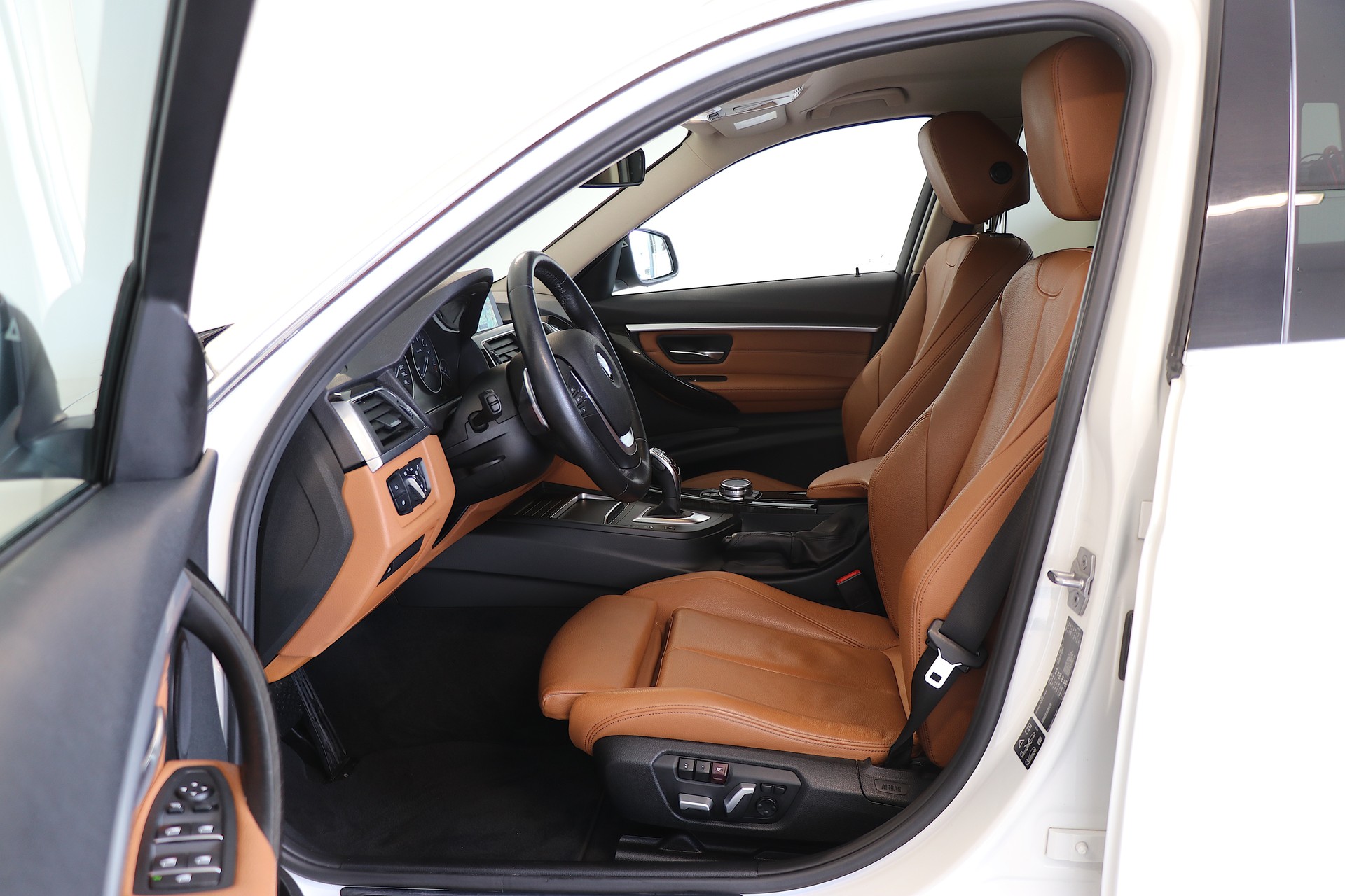 BMW 340i xDrive Touring Luxury Line Steptronic-image-5