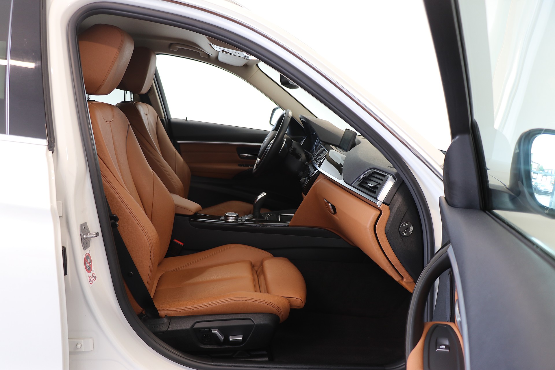 BMW 340i xDrive Touring Luxury Line Steptronic-image-11