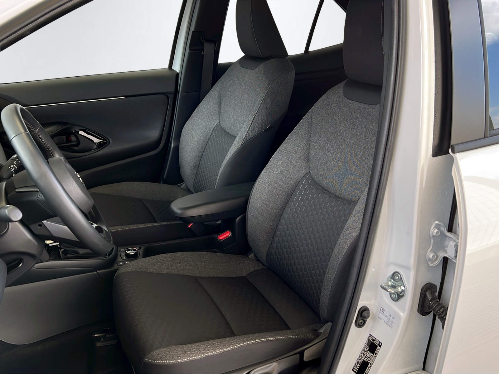 TOYOTA Yaris Cross 1.5 VVT-i HSD Trend AWD-i-image-14